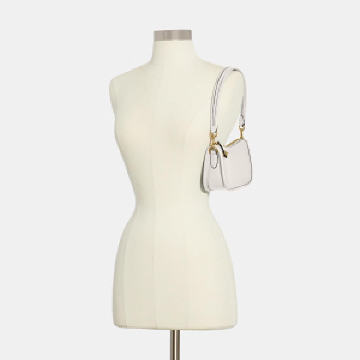 Coach Women’s Swinger Bag 20