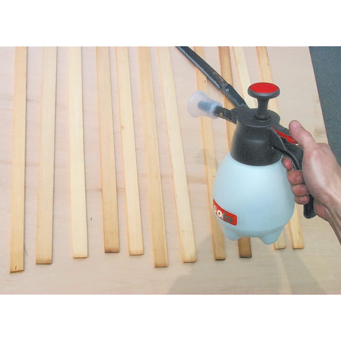 Solo 418 One-Hand Pressure Sprayer, 1-Liter, Ergonomic Grip For Gardening, Fertilizing, Cleaning & General Use Spraying