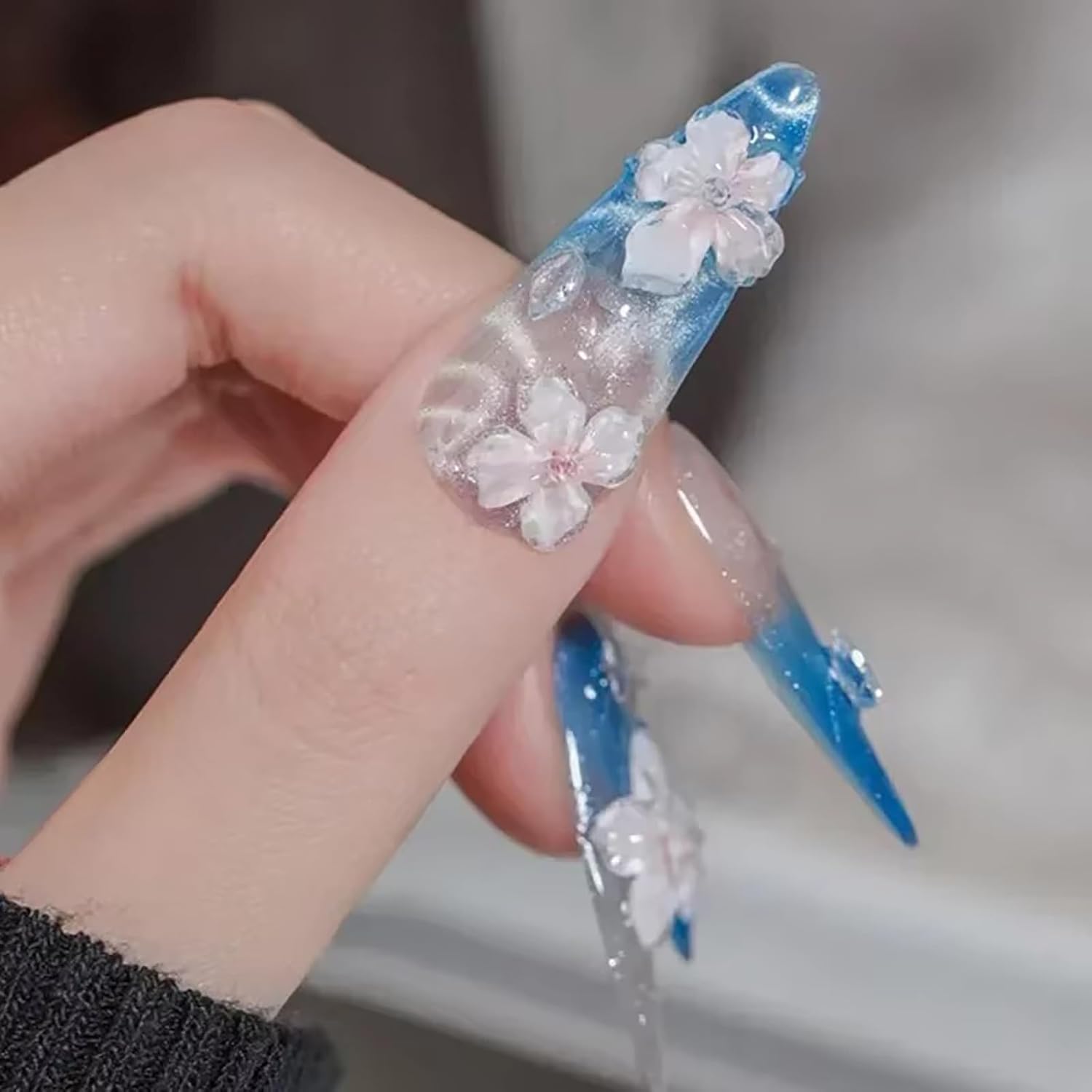 20Pcs Cat Eye Nail Magnet Beads Cat Eye Gel Nail Polish Magnet Wand Magnetic Nail Polish Cat Eye Magnet Nails Round Magnetic Beads Nail Design Tools Nail Art Accessories (Silver)