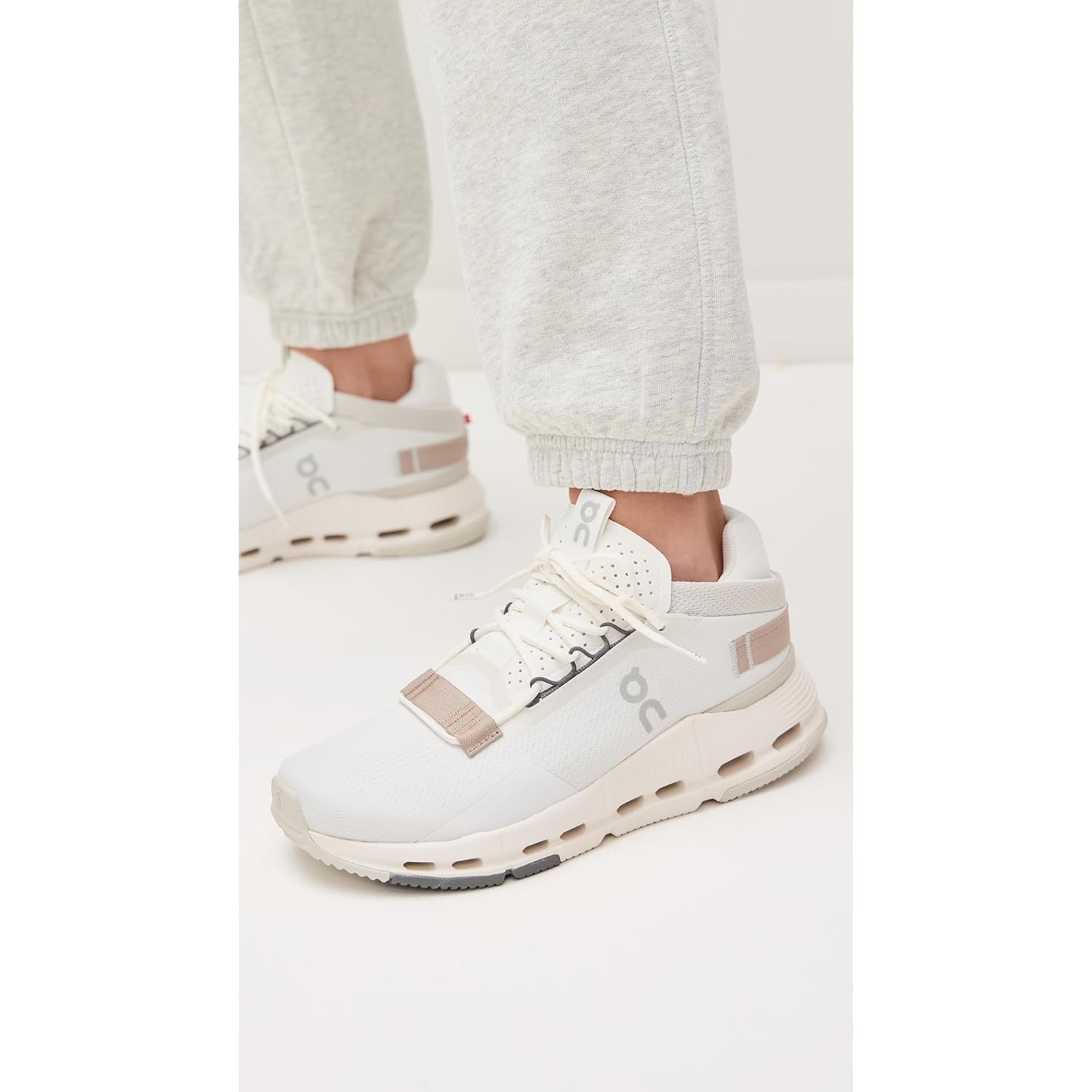 On Women'S Cloudnova 2 Sneakers