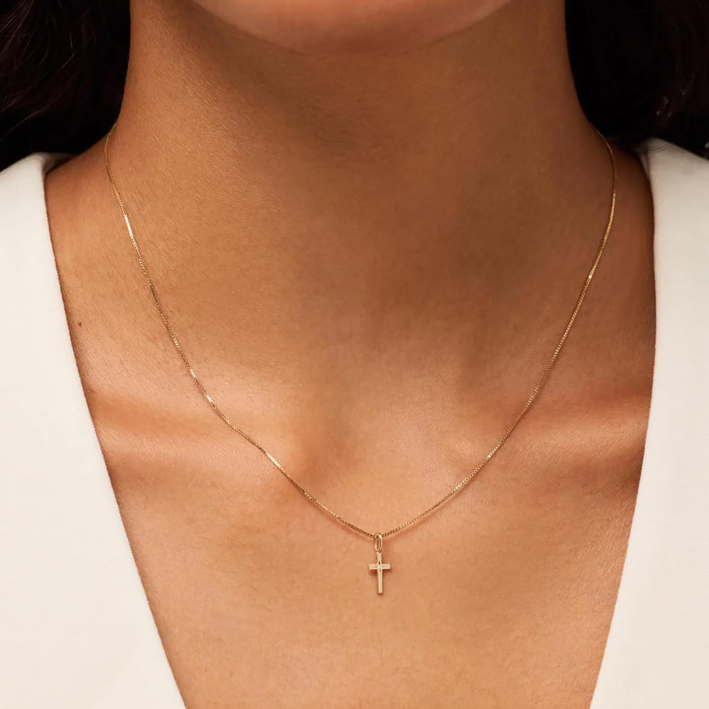 14K Gold Cross Necklace for Women, Dainty Cross Pendant with moissanite,Luxurious Christian Religious Fine Jewelry, Lightweight Dainty 14K Gold Chain Necklace for Women，Versatile for All Occasions