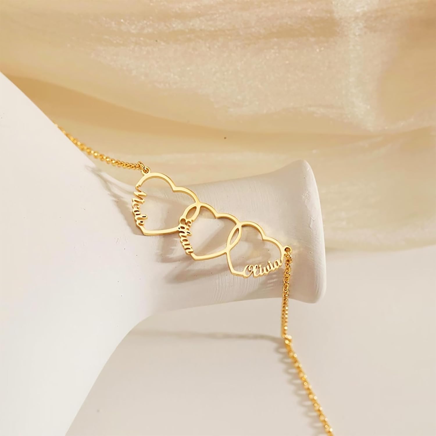 Ajiangwu Mothers Day Necklace with Names,18K Gold Plated Handmade Mom Necklace with Heart Custom Name Necklace Personalized Gifts for Women