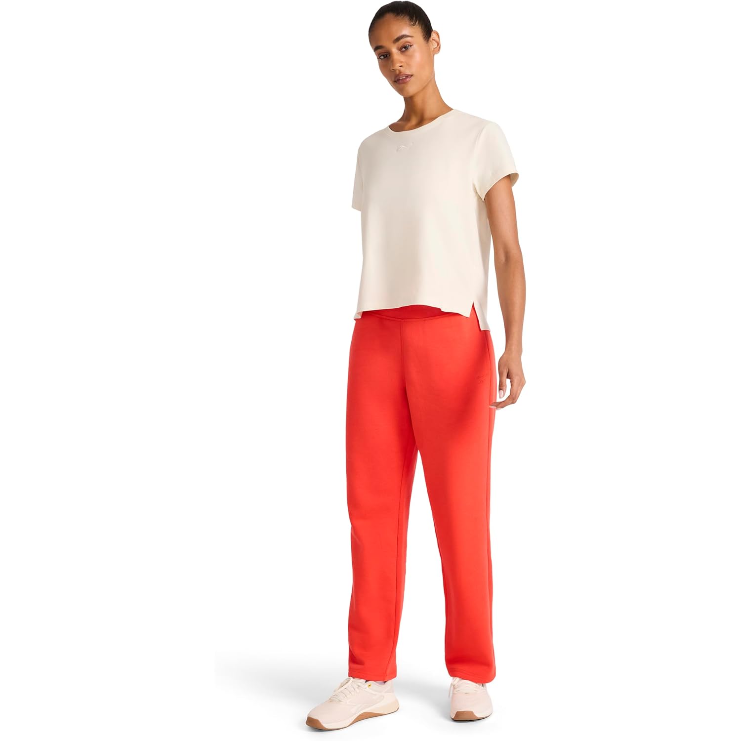 Reebok Women's Embroidery Hit Graphic Crewneck T-Shirt, Standard Fit, Lightweight Stretch Cotton Fabric Alabaster