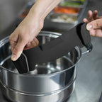 Auoon Clip On Strainer Silicone For All Pots, Standard 8.86 X 3.55In, Black | Food-Grade Bpa-Free, Fits Pots Pans Bowls, Dishwasher Safe, For Pasta Noodles Vegetable Fruits, Space-Saving Kitchen Gadget