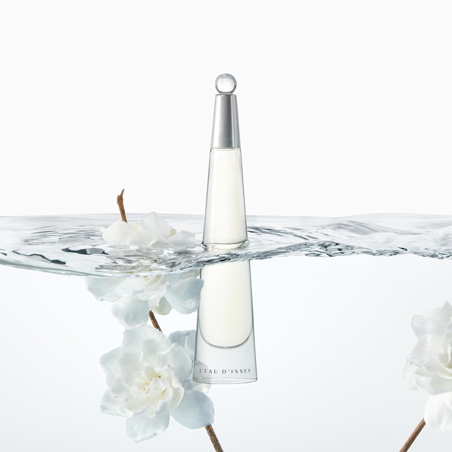 Issey Miyake L'Eau d'Issey Eau de Toilette - Fragrance for Women - Floral & Aquatic, Inspired by the Purity of Water - With Notes of White Flowers, Lotus Rose Accord & Precious Woods Accord