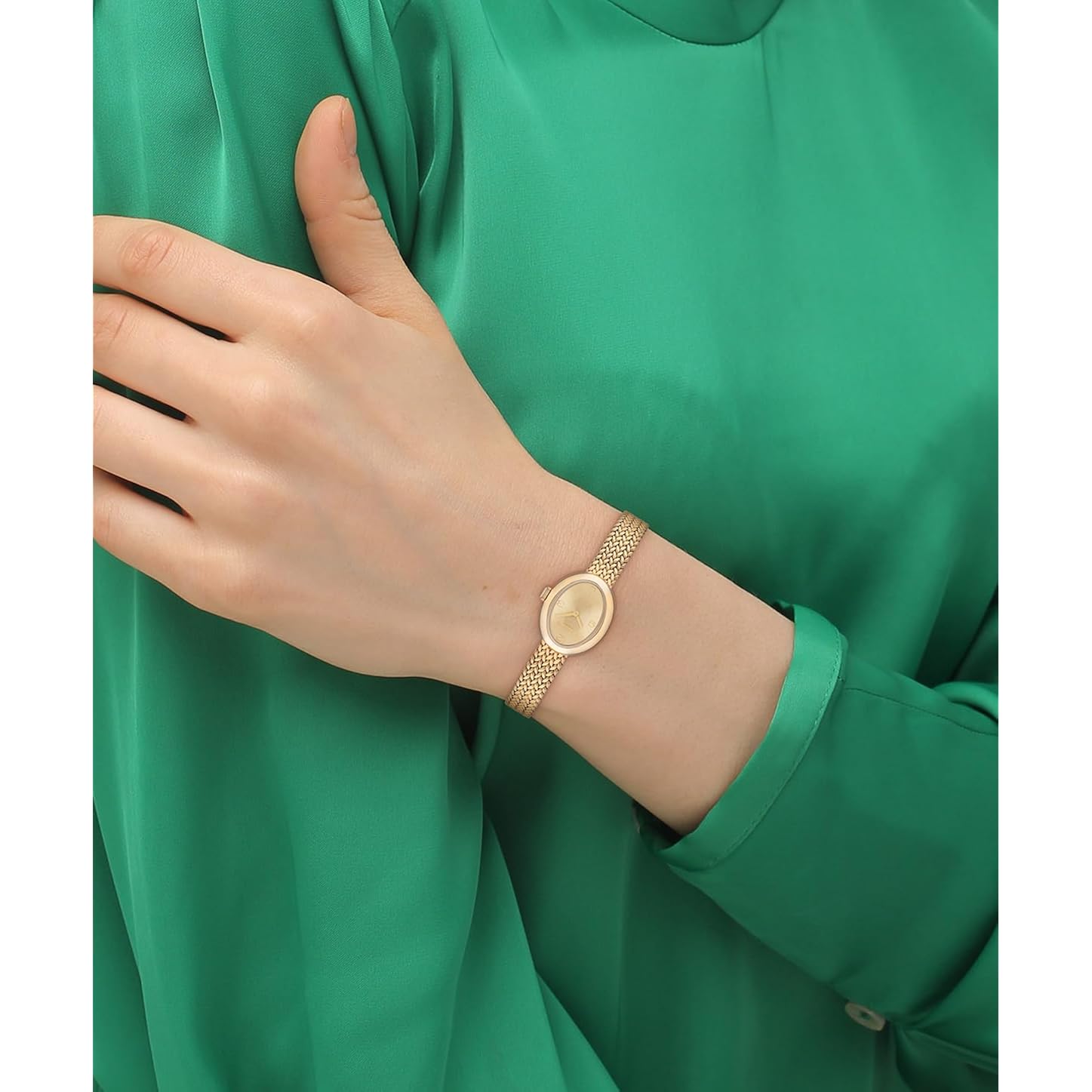 COACH Women's Sammy 2H Quartz Bracelet Watch, 22.5mm Petite Oval Case, Premium Fashion, Everyday Wear - Gift for Her