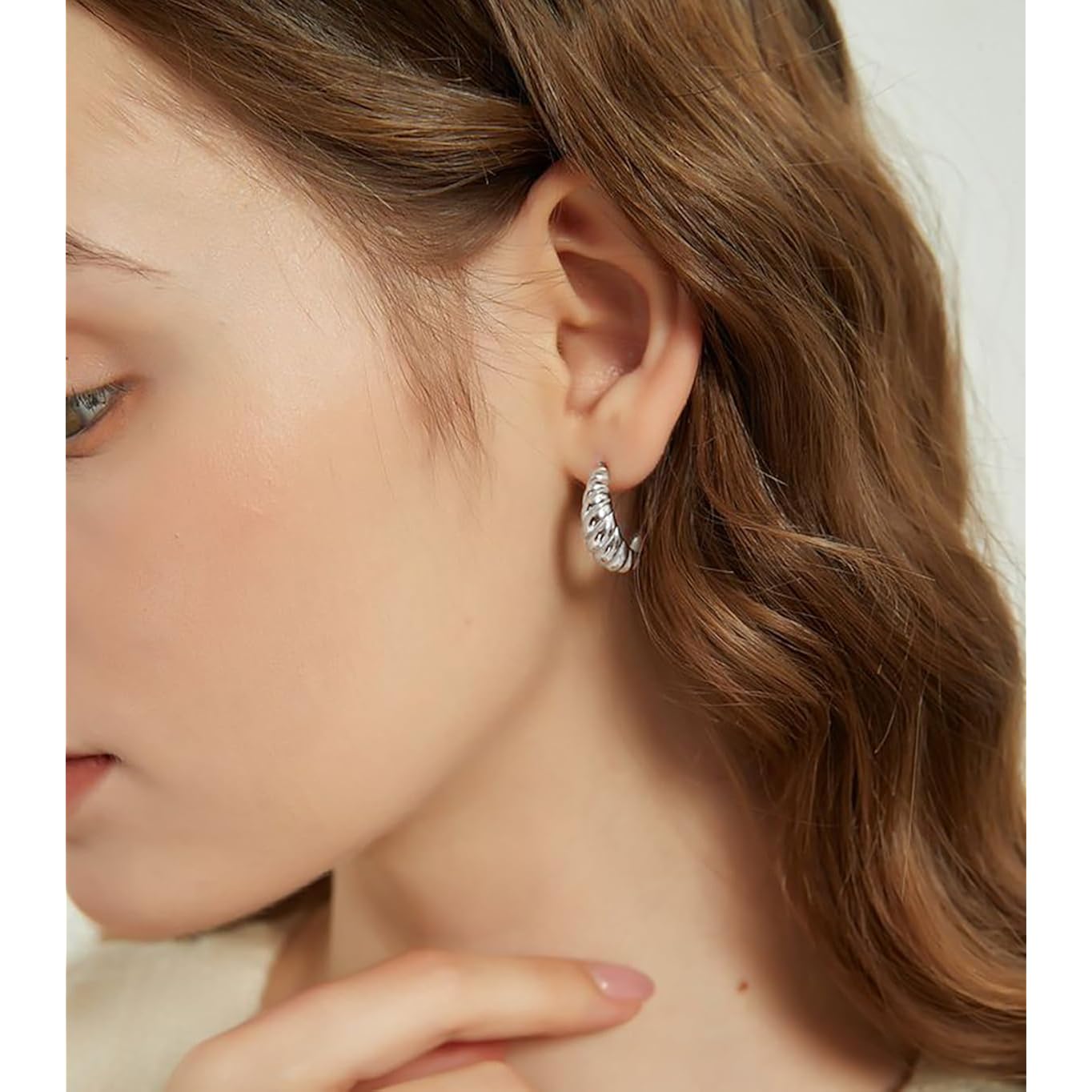 Gold Hoop Earrings Set for Women, Fashion Chunky Pearl Earrings Multipack Twisted Statement Earring Pack, Hypoallergenic Small Big Hoops Earrings for Birthday Party