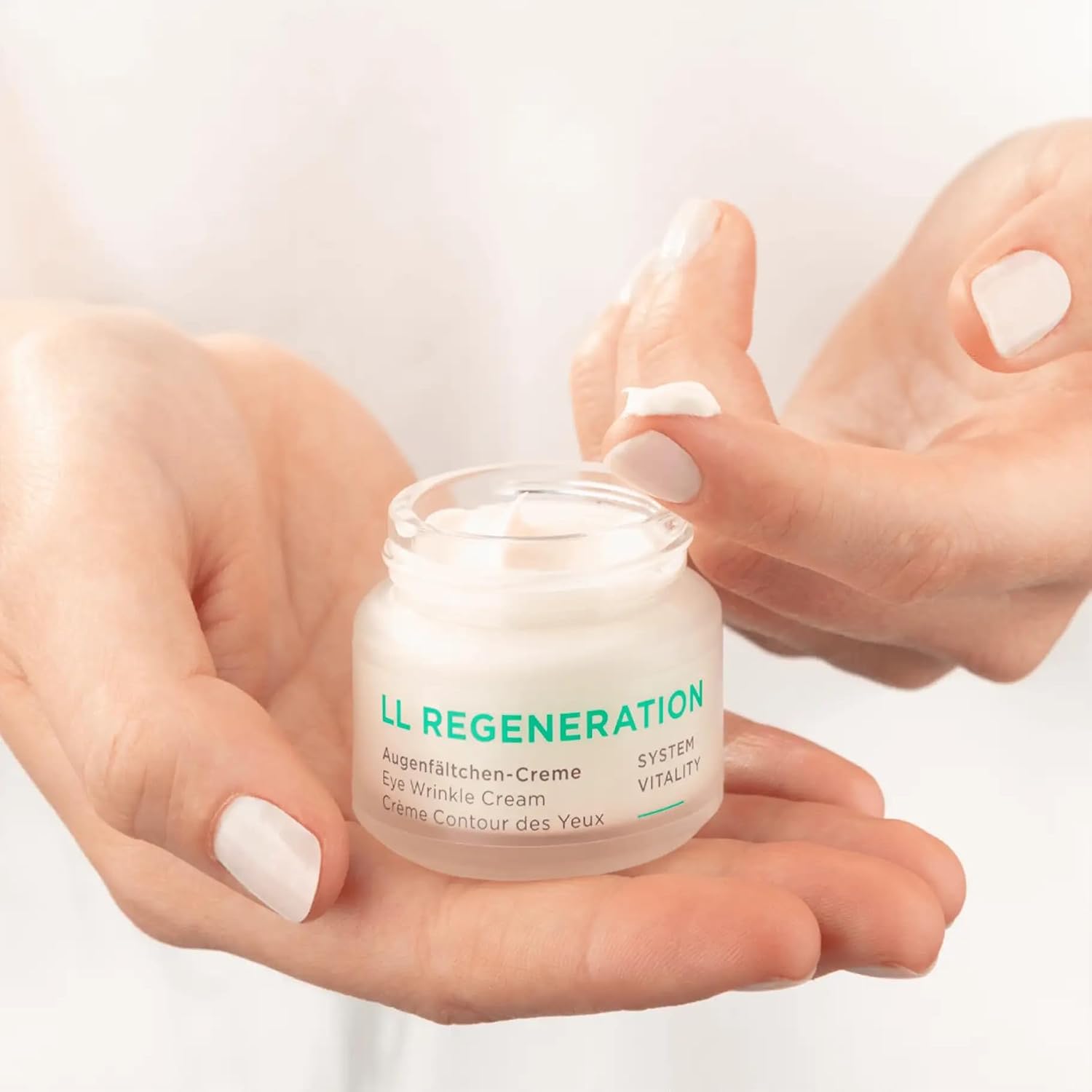 Annemarie Börlind – Ll Regeneration Eye Wrinkle Cream – Natural Vitamin C + E Anti Aging Eye Cream With Ll Biocomplex For Smoothed, Brighter, And Plump Skin With New Elasticity – 1.1 Oz