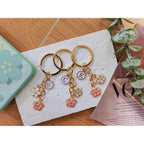 Cute Flower Initial Letter Keychain Bag Charms Keyring Aesthetic Accessories Purse Hangbags Backpacks for Women