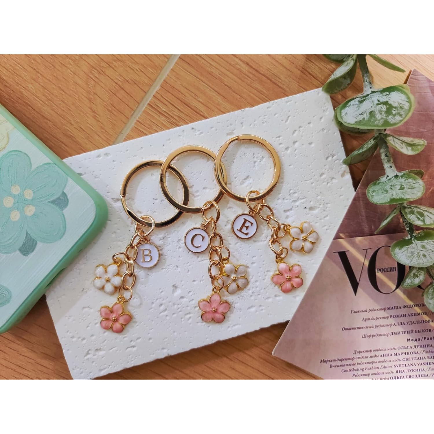 Cute Flower Initial Letter Keychain Bag Charms Keyring Aesthetic Accessories Purse Hangbags Backpacks for Women