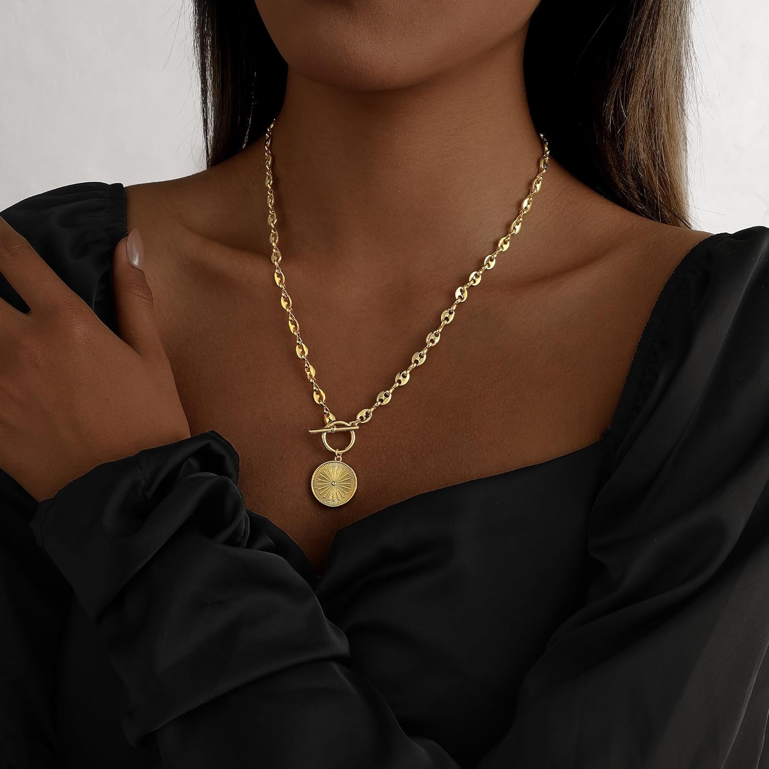 Chunky Gold Necklace for Women, Simple 14K Gold/Silver Plated Circle Pendant Choker Necklaces Trendy Dainty Heart Chain Toggle Clasp Necklace Jewelry Gift for Women