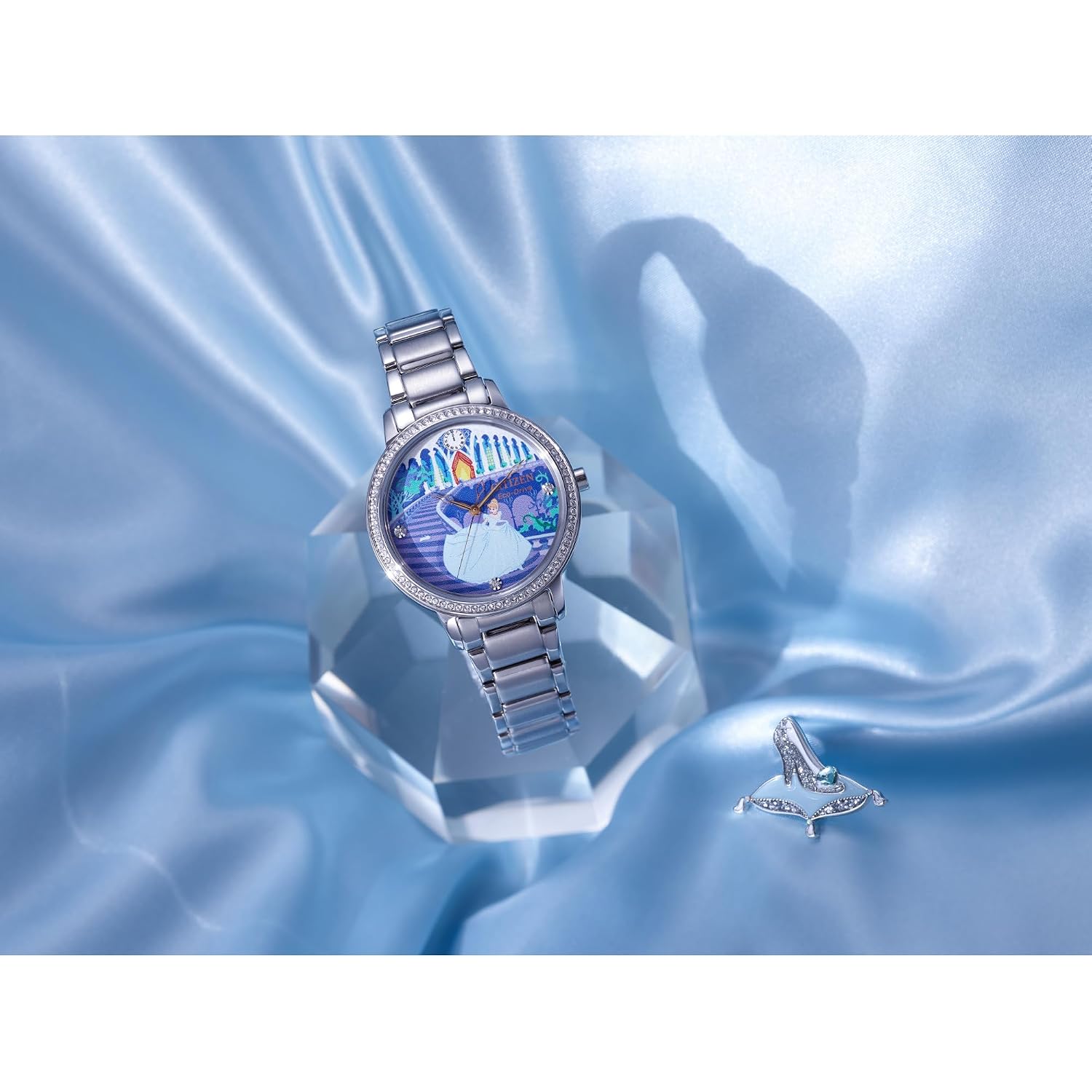 Citizen Women'S Eco-Drive Disney Princess Cinderella Crystal Watch And Pin Gift Set In Silver Stainless Steel Watch, Blue Dial (Model: Fe7041-51W)