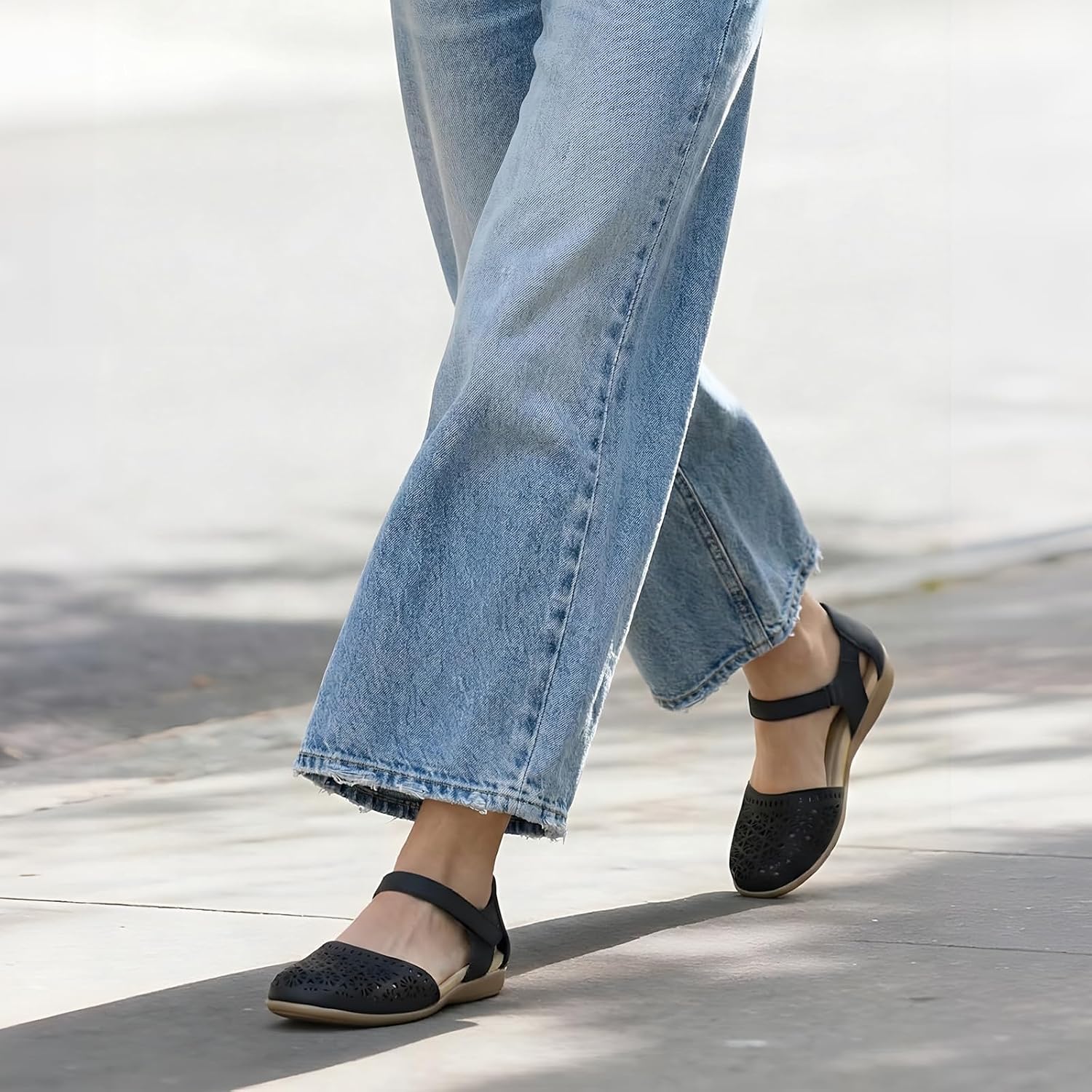 Rihero Summer Casual Closed Toe Sandals Women Comfortable Footbed Arch Support Flat Sandals With Adjustable Strap