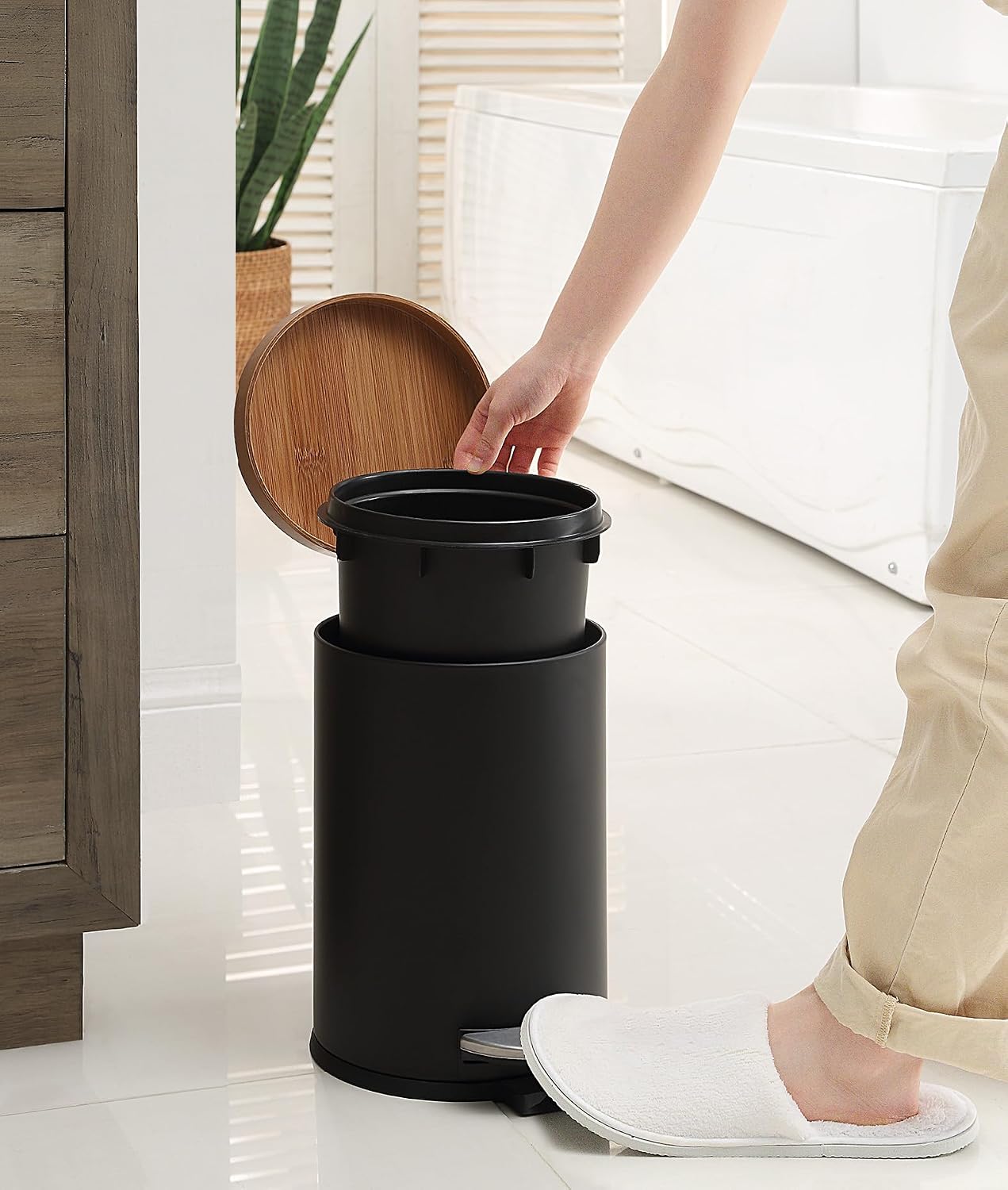 Sunnypoint Elite Bamboo Lid 4.5 Liter / 1.2 Gallon Round Trash Can With Plastic Inner Bucket; Bathroom, Office, Kitchen And Bedroom Step On And Slow Close (Black)