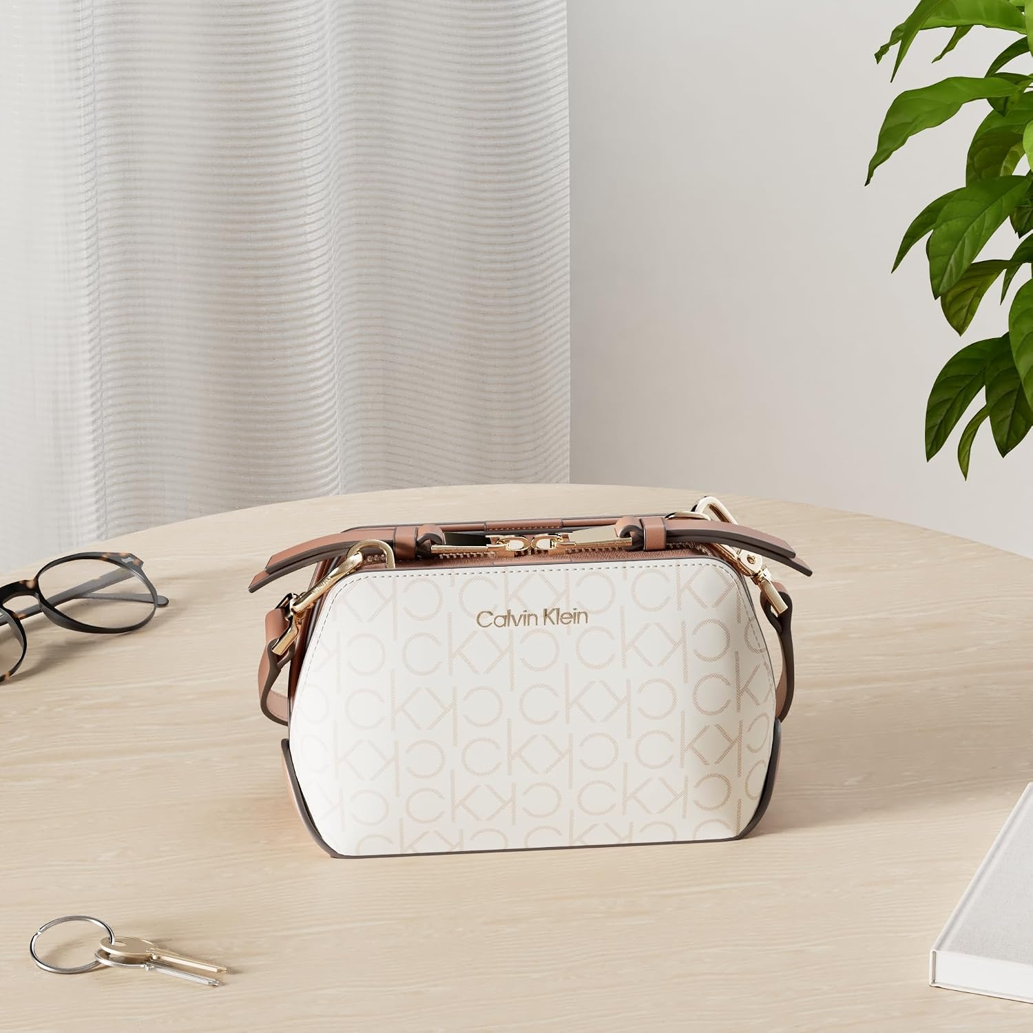 Calvin Klein Women'S Lucy Triple Compartment Crossbody