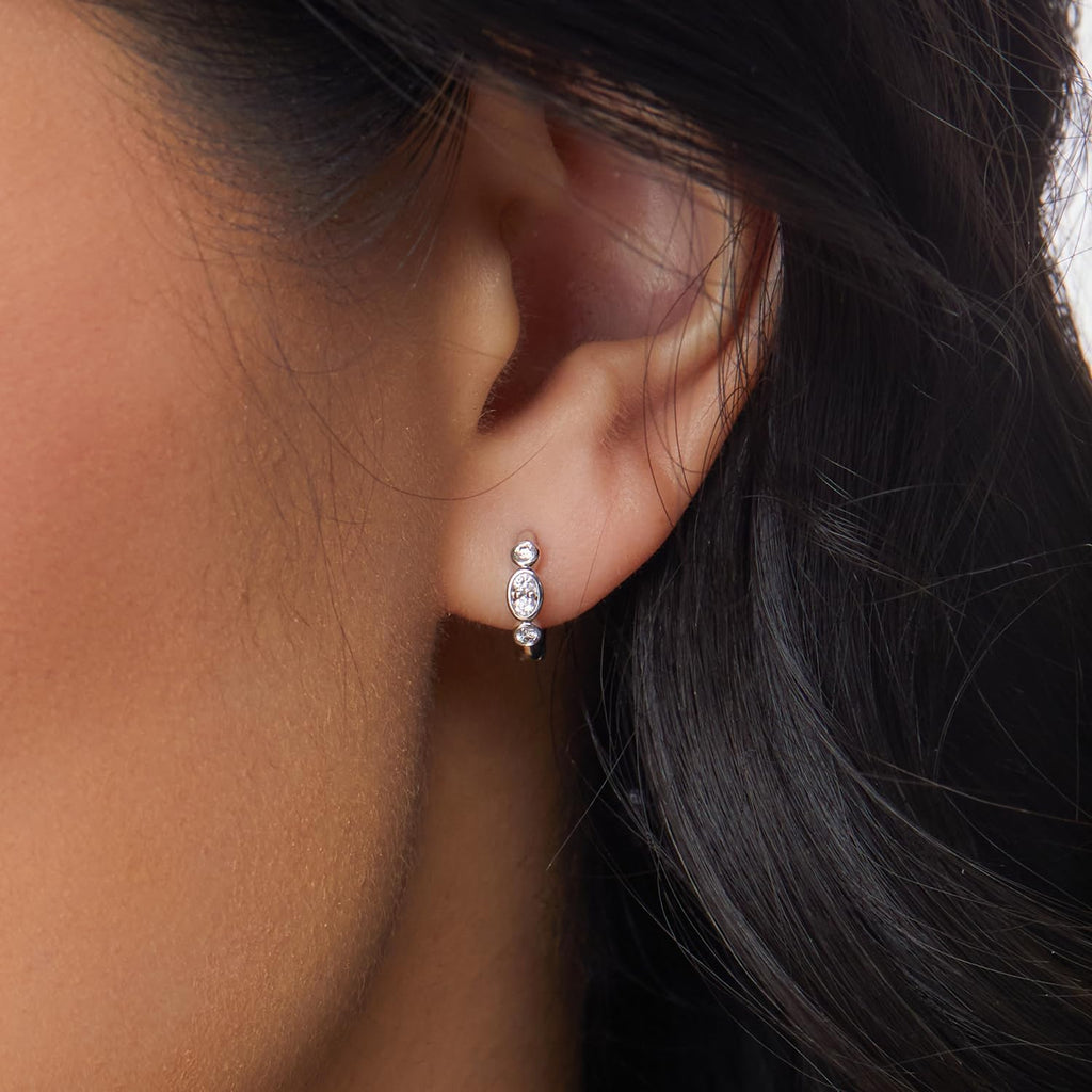 18K White Gold Diamond Florentine Huggie Hoop Earrings