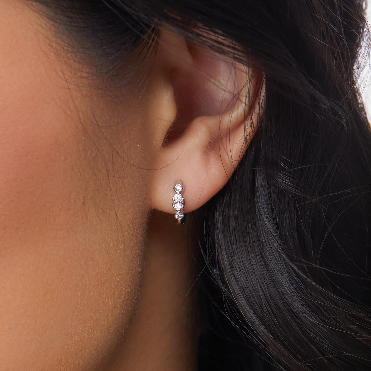 18K White Gold Diamond Florentine Huggie Hoop Earrings