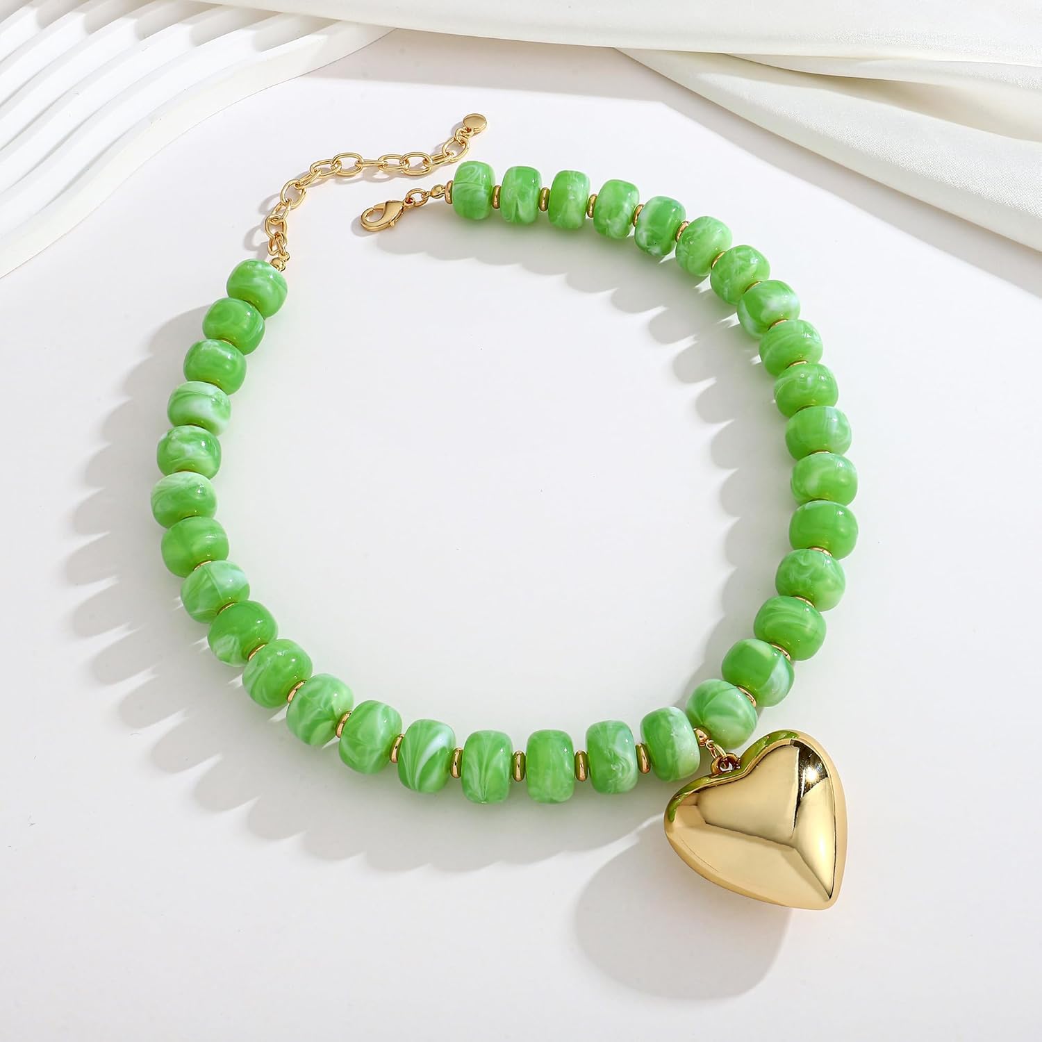 Gold Heart Pendant Necklaces for Women Colorful Acrylic Resin Beaded Choker Necklace Fashion Chunky Statement Beaded Heart Necklace
