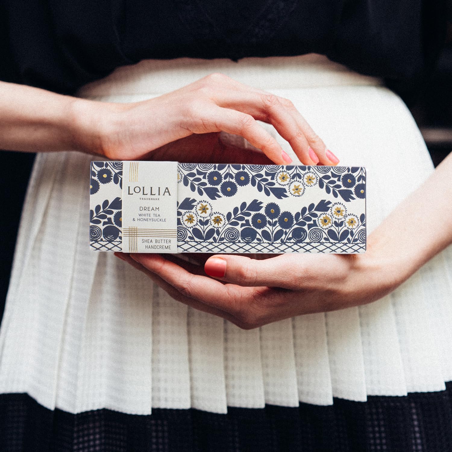 LOLLIA Dream Handcreme | Fragrant, Moisturizing Coveted Hand Lotion | Lightweight and Quick Absorbing | Finest Ingredients Including Shea Butter | 4 oz / 113 g