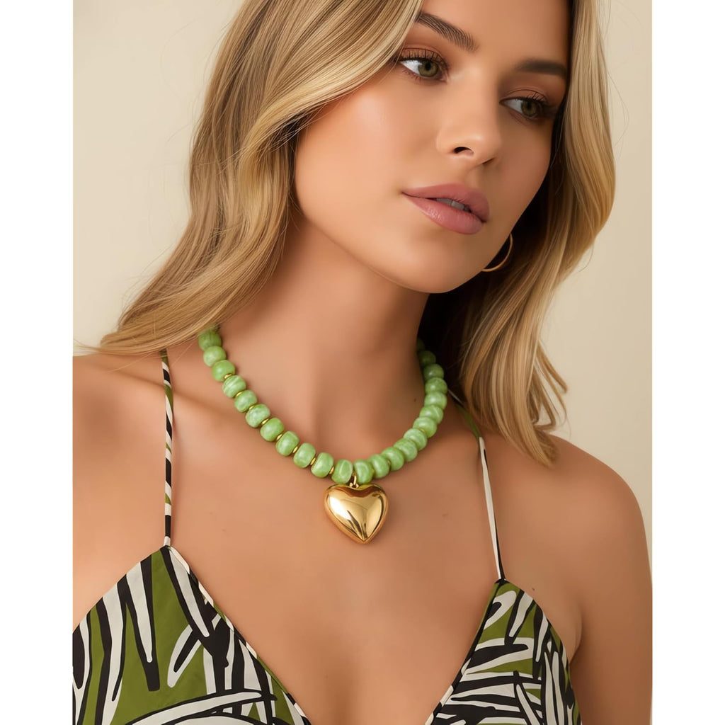 Gold Heart Pendant Necklaces for Women Colorful Acrylic Resin Beaded Choker Necklace Fashion Chunky Statement Beaded Heart Necklace