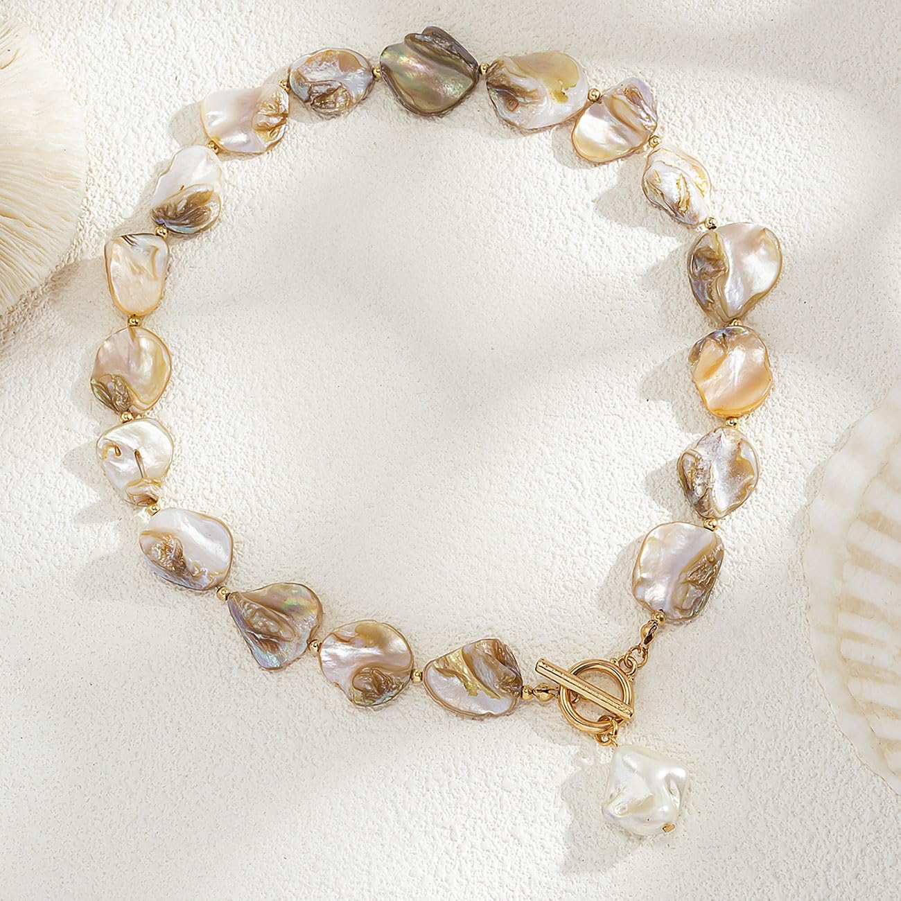 Chunky Shell Choker Necklace for Women Colorful Irregular Shell Beaded Necklaces Baroque Pearl Pendant Necklace Boho Summer Beach Jewelry for Women