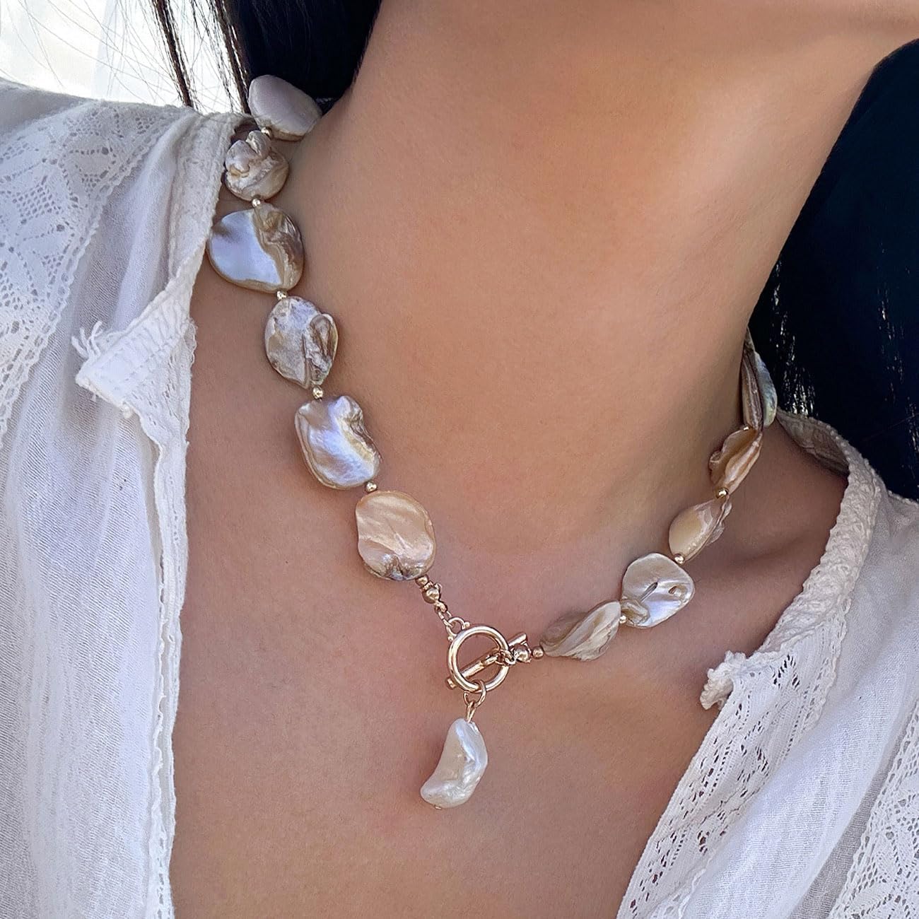 Chunky Shell Choker Necklace for Women Colorful Irregular Shell Beaded Necklaces Baroque Pearl Pendant Necklace Boho Summer Beach Jewelry for Women