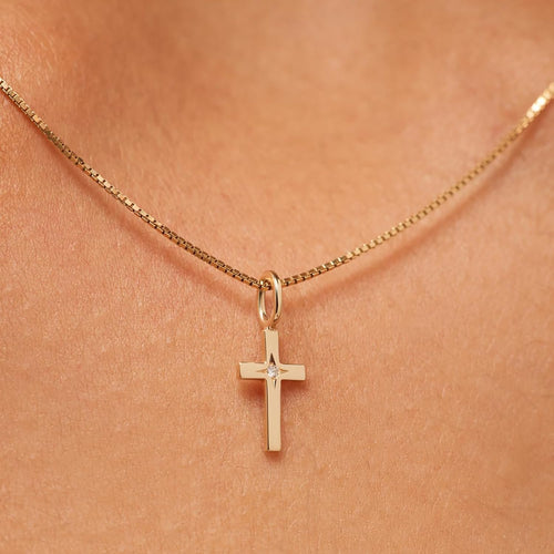 14K Gold Cross Necklace for Women, Dainty Cross Pendant with moissanite,Luxurious Christian Religious Fine Jewelry, Lightweight Dainty 14K Gold Chain Necklace for Women，Versatile for All Occasions
