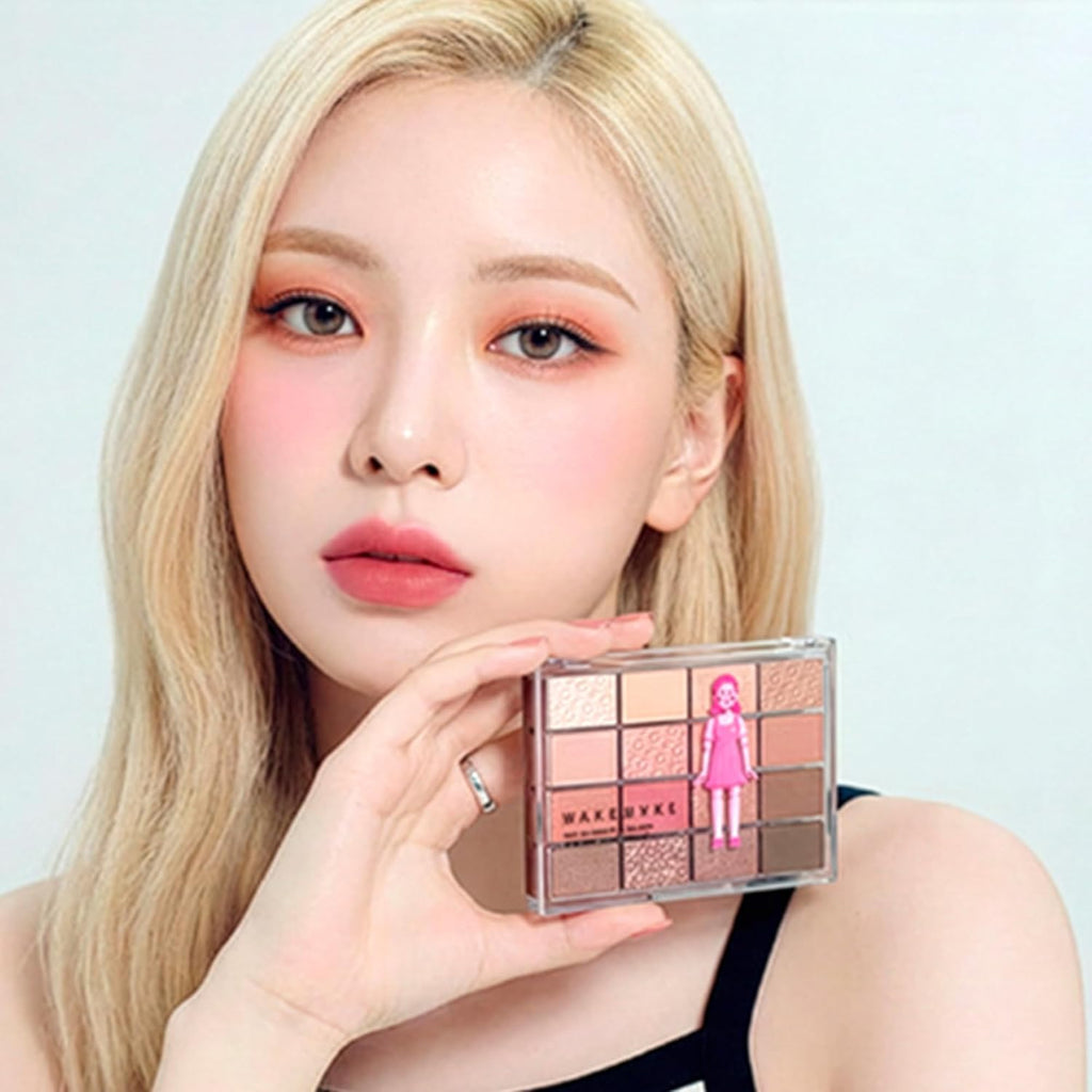 Wakemake X Netflix Squid Game Soft Blurring Eye Palette 24 Bloody Game Blurring, Eye Palette