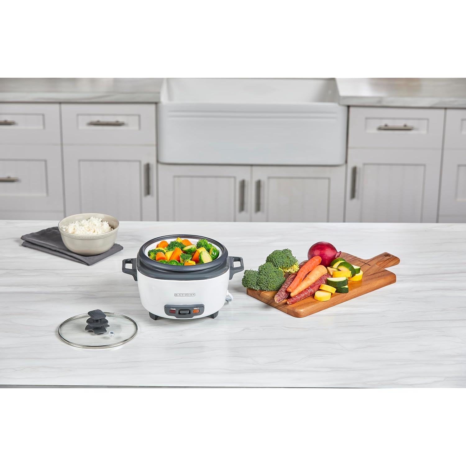 Black+Decker Rice Cooker 6-Cup (Cooked) With Steaming Basket, Removable Non-Stick Bowl, White
