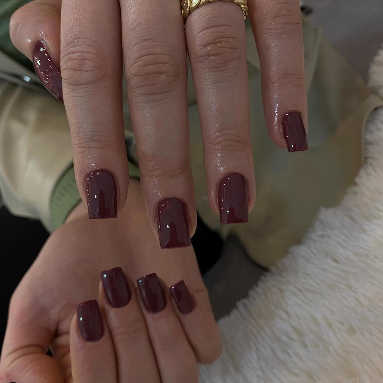 KQueenest Dark Brown Press on Nails Short Medium Square Glue on Nails Set Solid Color Fake Nails Short Coffin Acrylic Nails Reusable Press on Gel Nails for Women Finger Decoration in 24 Pcs