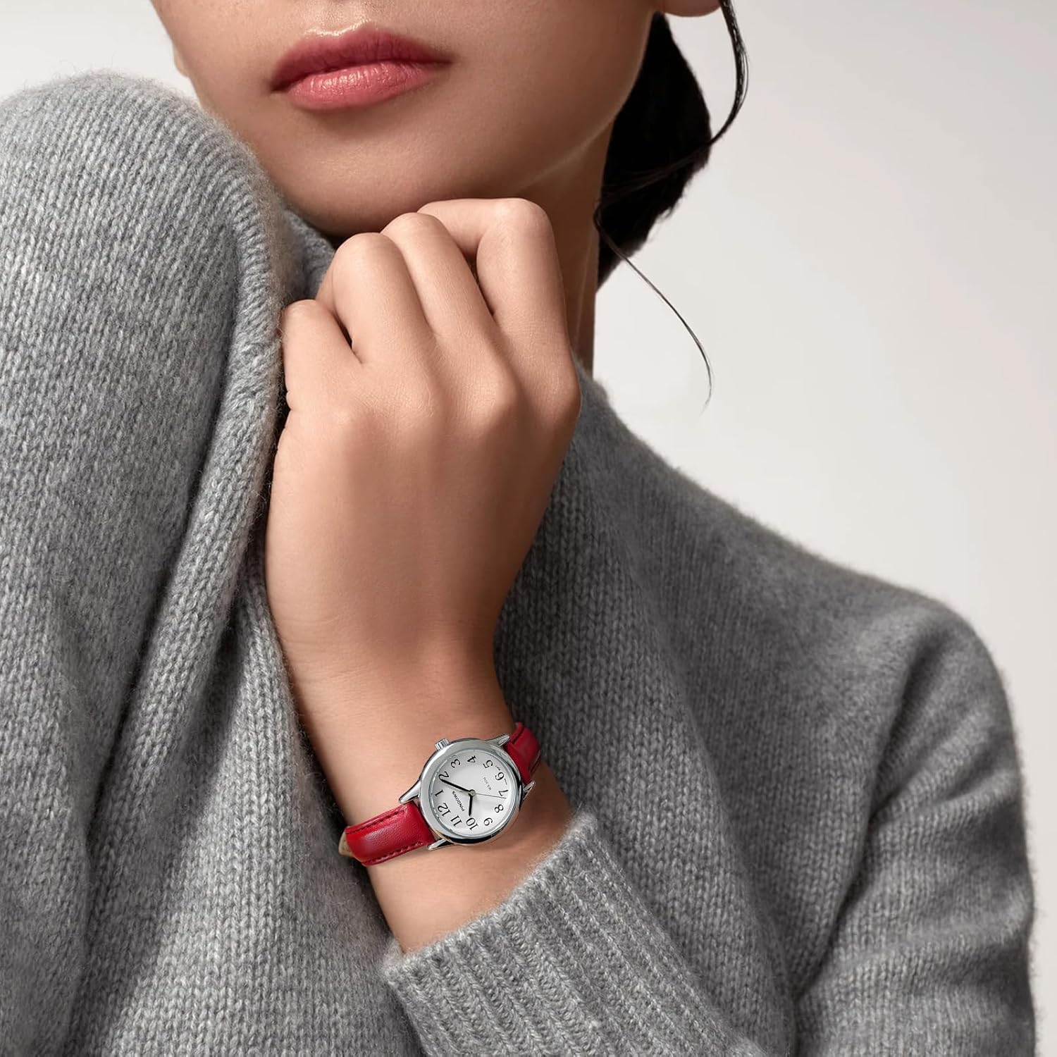 PINDOWS Minimalist Watches for Women, Gold-Tone Case with Black Leather Strap, Fashionable, Everyday Elegant Quartz Analog Dress Watch