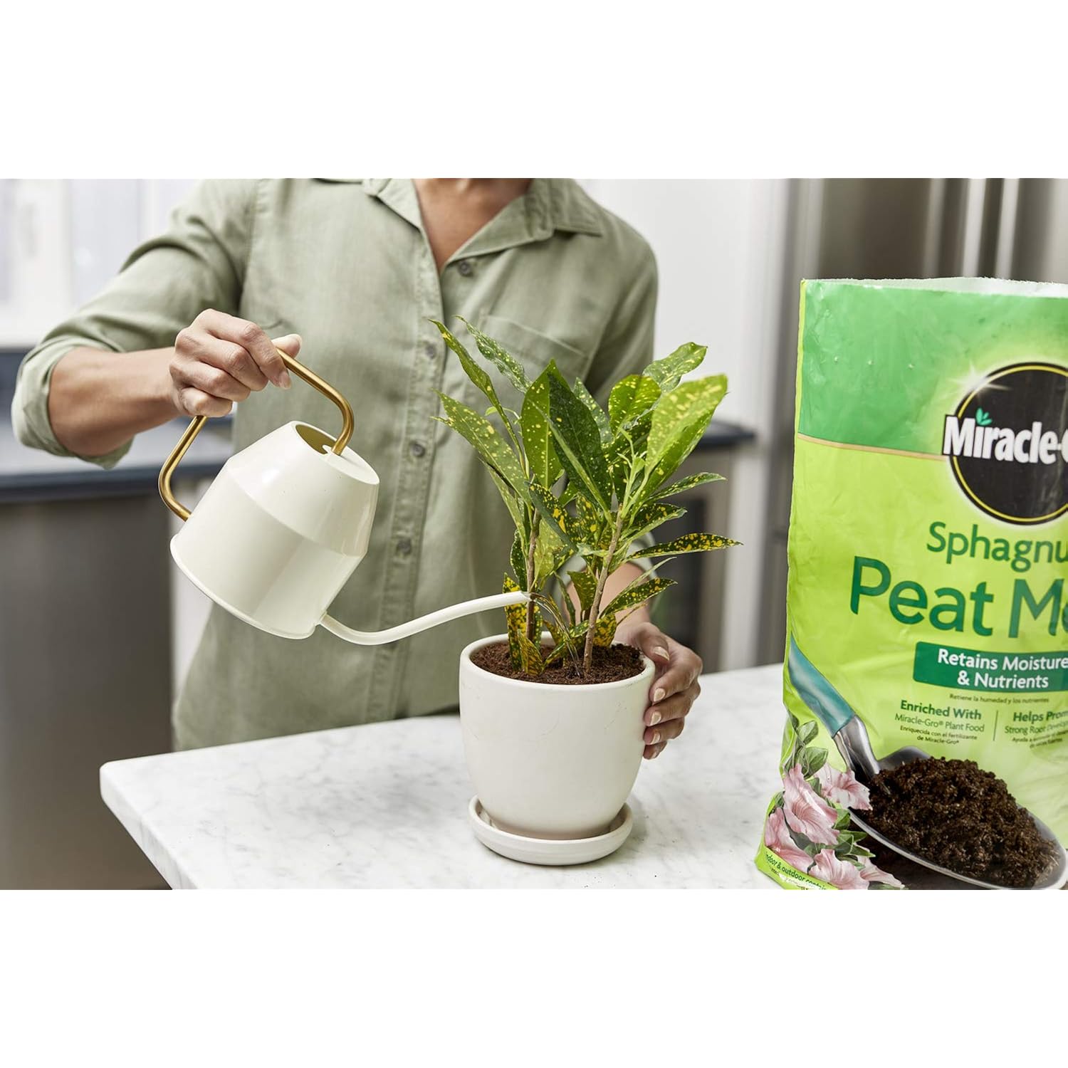 Miracle-Gro Sphagnum Peat Moss, 8 Qt. (2-Pack) | Enriched With Plant Food, Add To Potting Mix And Native Soil