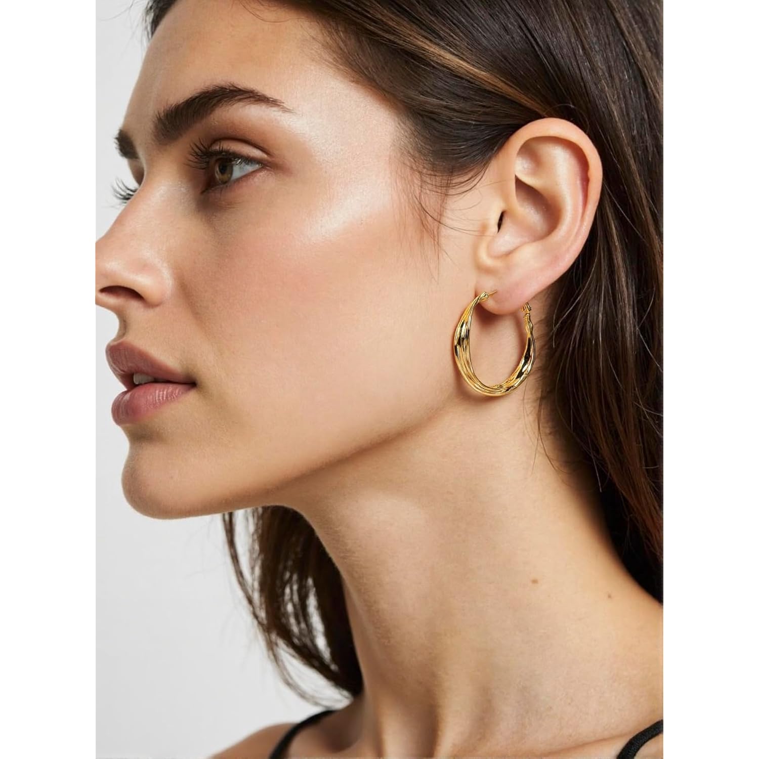 Golden Hoop Earrings For Women The Twisted Close-Fitting Hoop Shape Is Crafted With Gold-Plated Material And S925 Silver Pins Light Luxury Elegant Unique And Minimalist Style