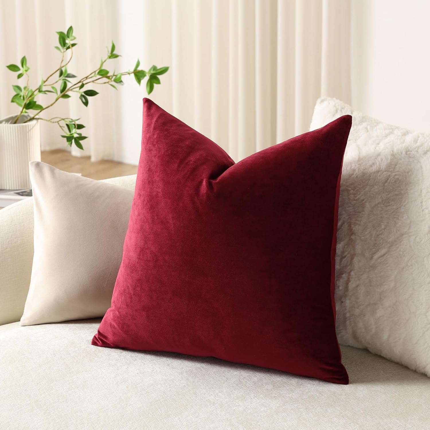 Throw Pillow Covers 18X18 Wine Red: Pack Of 2 Cozy Soft Velvet Square Modern Luxury Decorative Throw Pillow Cases For Christmas Sofa Couch Living Room Bed Home Decor