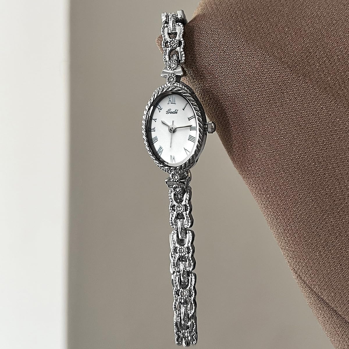 Fashion Vintage Gold Oval Quartz Watches For Women - Alloy Steel Band Slim Bracelet - Roman Numerals Numbers - Dainty Elegant Dress Wristwatch Waterproof