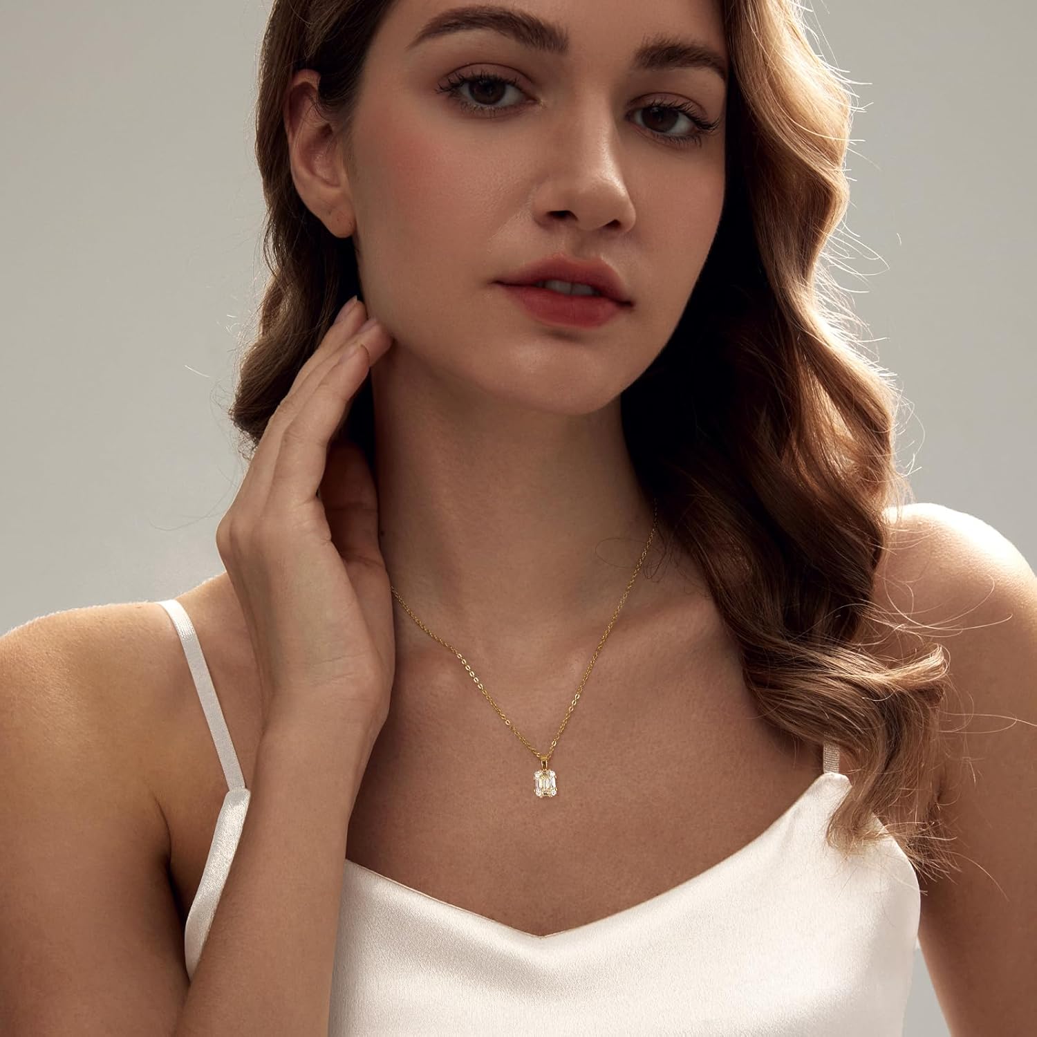 Luxval Diamond Pendant Gold Necklace for Women，Dainty 18k Gold Plated Choker Necklaces Simple Gold Jewelry Gifts for Women Girls