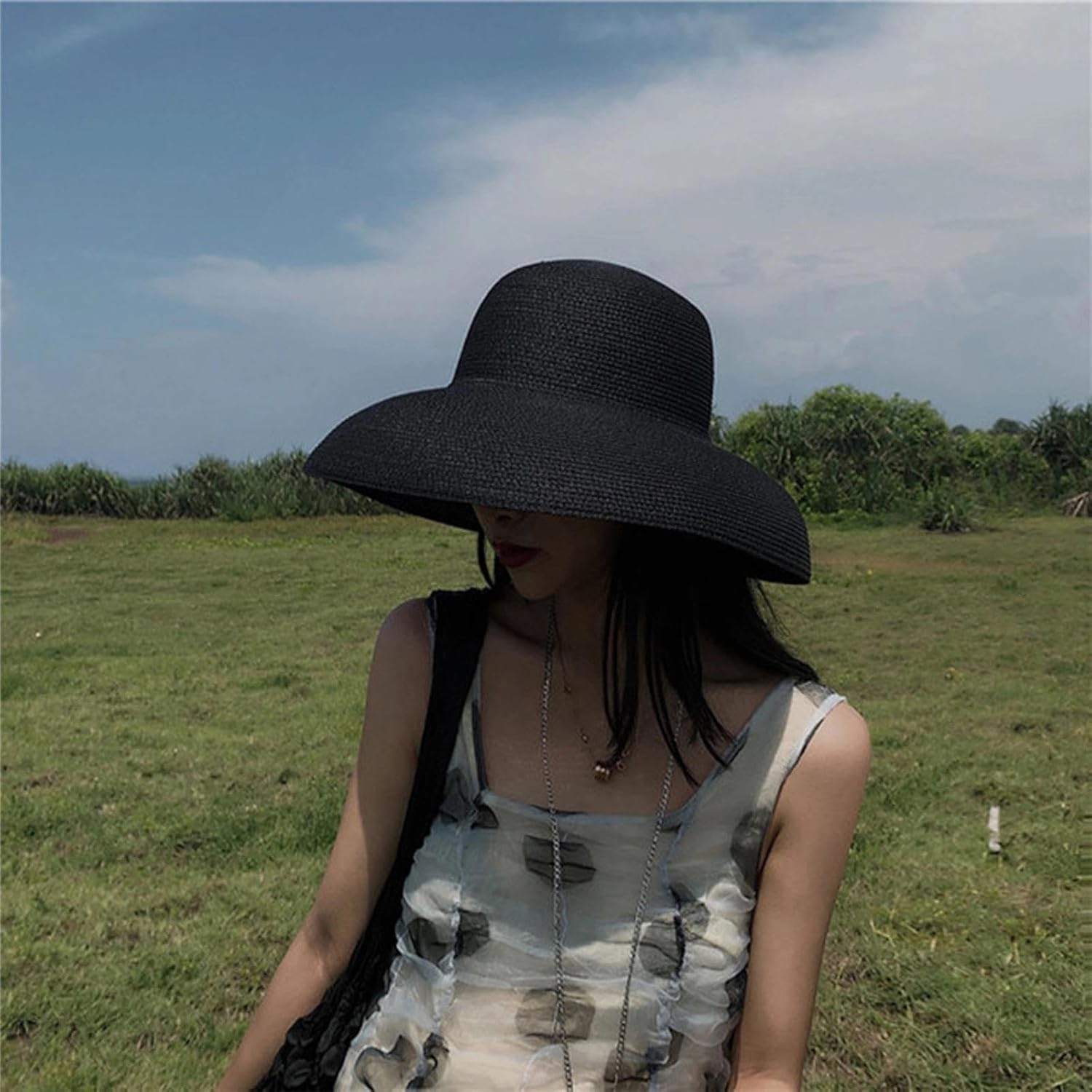 Wide-Brim Classic Elegant Style Foldable Straw Hat Women's Retro UV Resistant Sun Hats for Outdoor, Beach and Travel