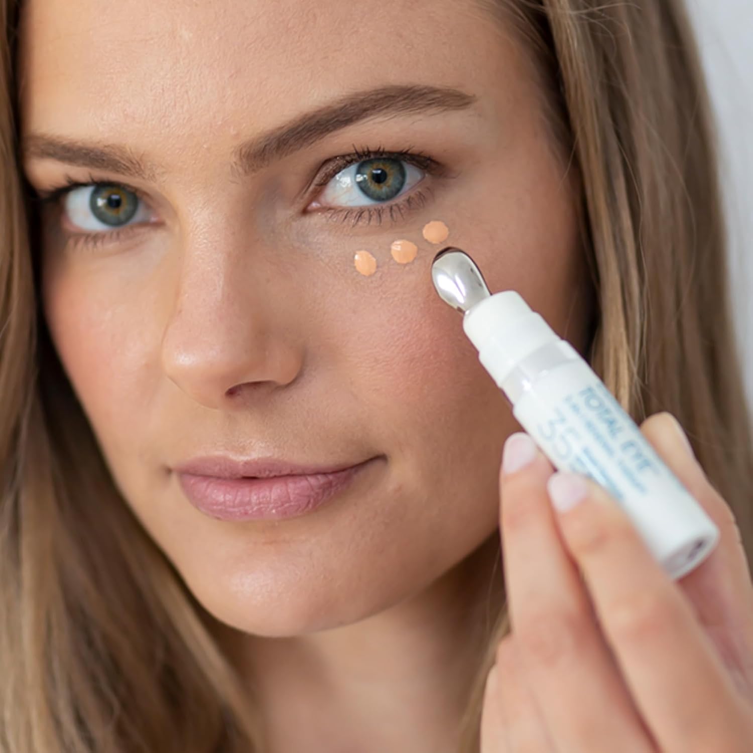 Colorescience Total Eye 3-In-1 Renewal Therapy Spf 35, Broad Spectrum Uva/Uvb, Clinically Proven Color Correction & Brightening, Cooling Applicator For Puffiness