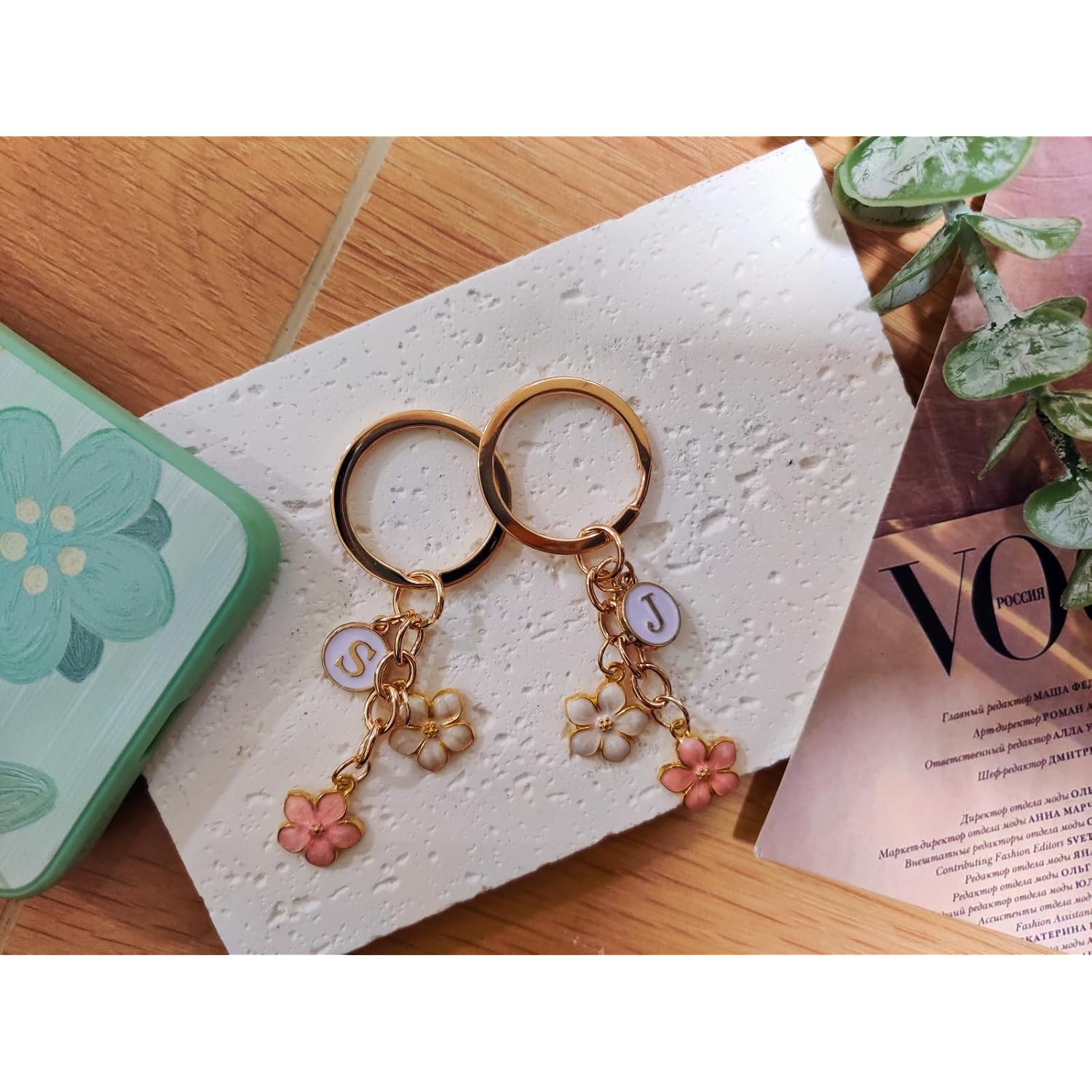 Cute Flower Initial Letter Keychain Bag Charms Keyring Aesthetic Accessories Purse Hangbags Backpacks for Women