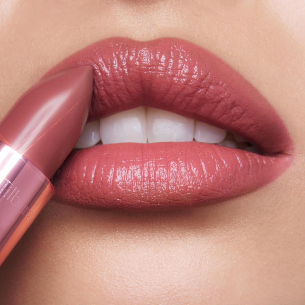 Charlotte Tilbury K.I.S.S.I.N.G Lipstick - Moisturizing & Hydrating Lipstick with Light-Diffusing Pigments for a Luminous Finish & Fuller-Looking Lips