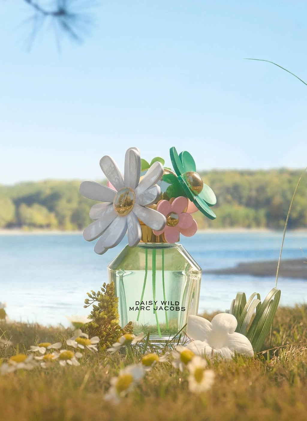 Marc Jacobs Daisy Wild Eau de Parfum - Adventurous Floral Women's Perfume - With Notes of Banana Blossom Accord, Jasmine & Macadamia Accord, Sandalwood & Vetiver des Sables