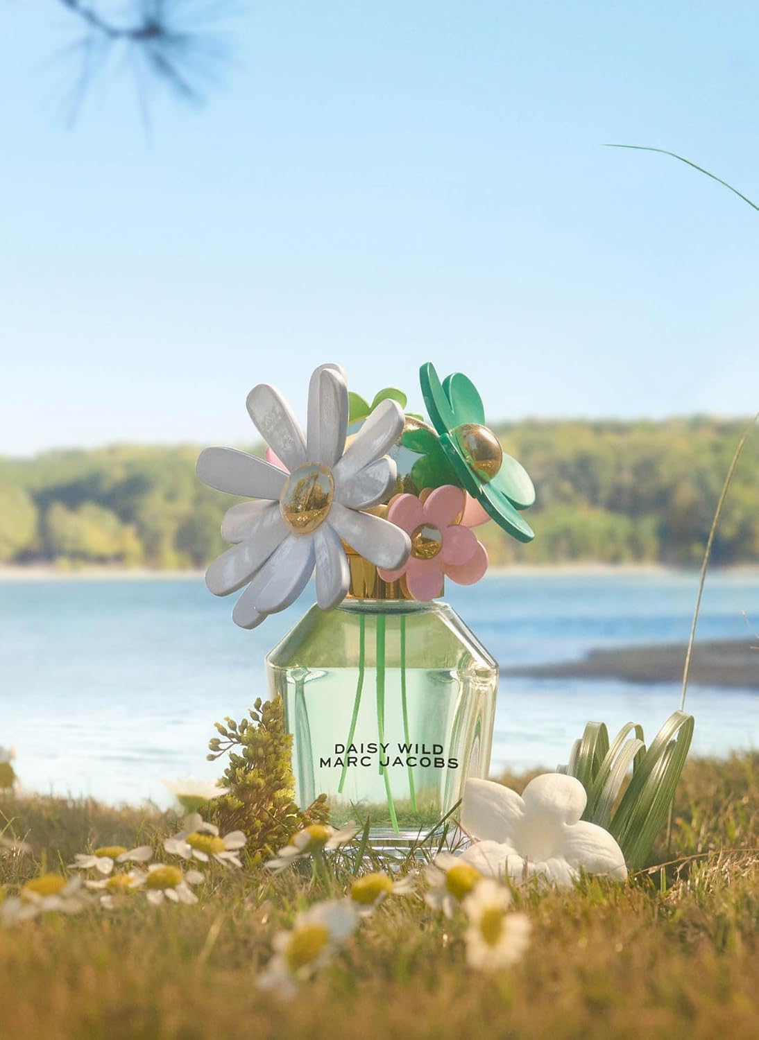 Marc Jacobs Daisy Wild Eau de Parfum - Adventurous Floral Women's Perfume - With Notes of Banana Blossom Accord, Jasmine & Macadamia Accord, Sandalwood & Vetiver des Sables
