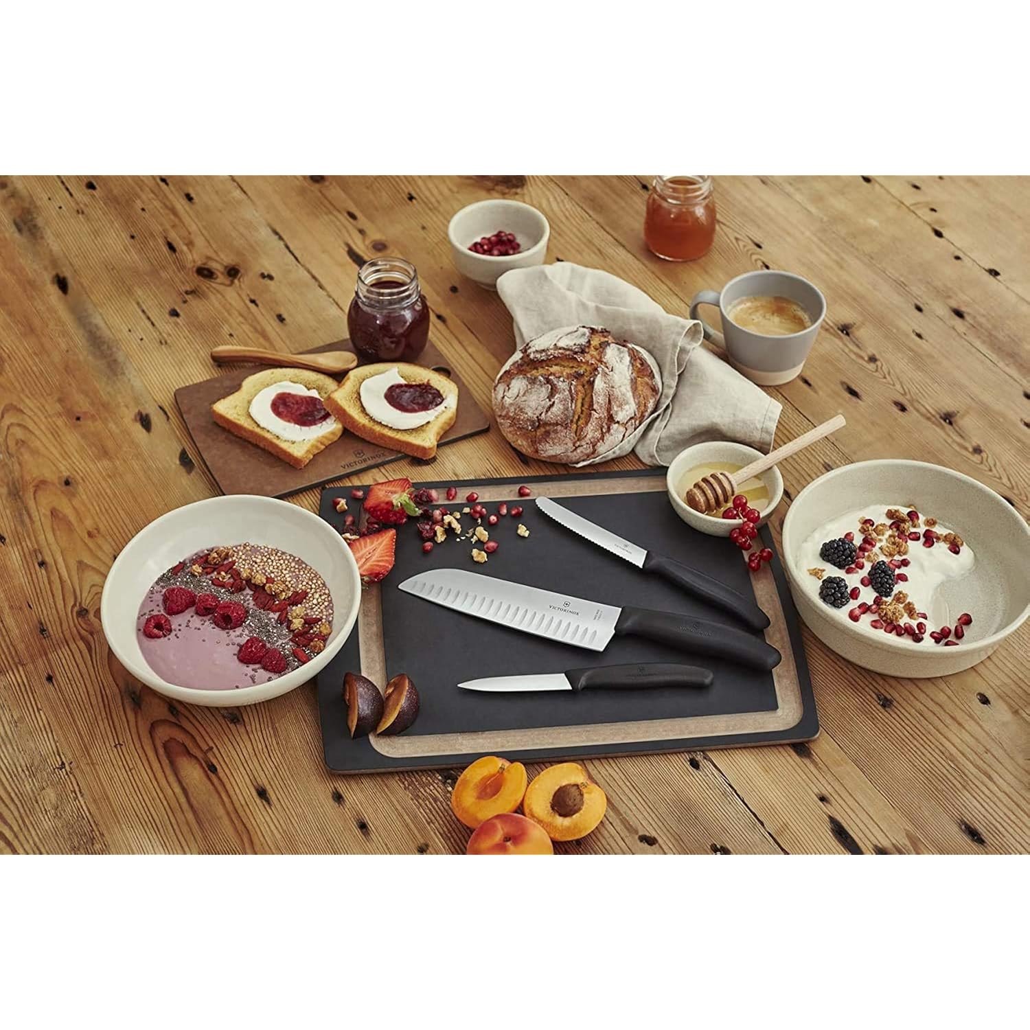 Victorinox Swiss Classic Tomato and Table Knife Set for Everyday Family Dining Serrated Blade in Black, Set of 6