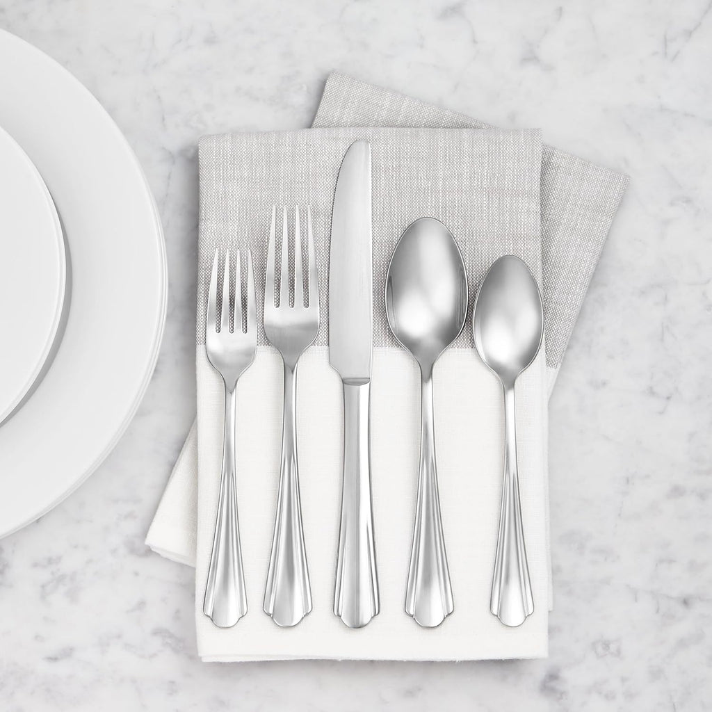 Amazon Basics Stainless Steel Dishwasher Safe Dinner Forks with Scalloped Edge, Well-Balanced Weight, Silver, Pack of 12