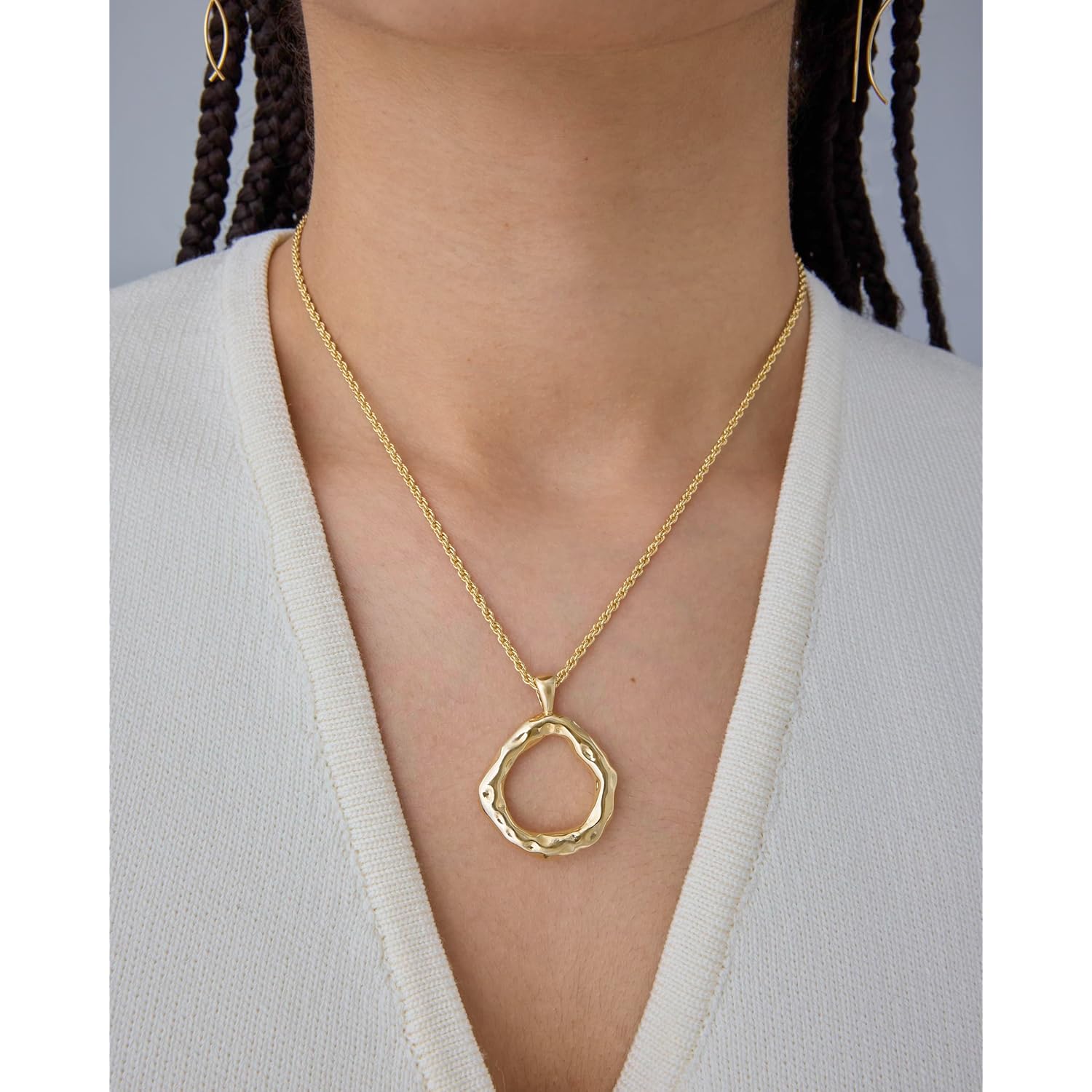 PAVOI 14K Gold Plated Dainty Statement Pendant Necklaces for Women - Hammered Circle Beachy Summer Conch Seashell Pendants - Knit Tightened Rope Chain Necklace