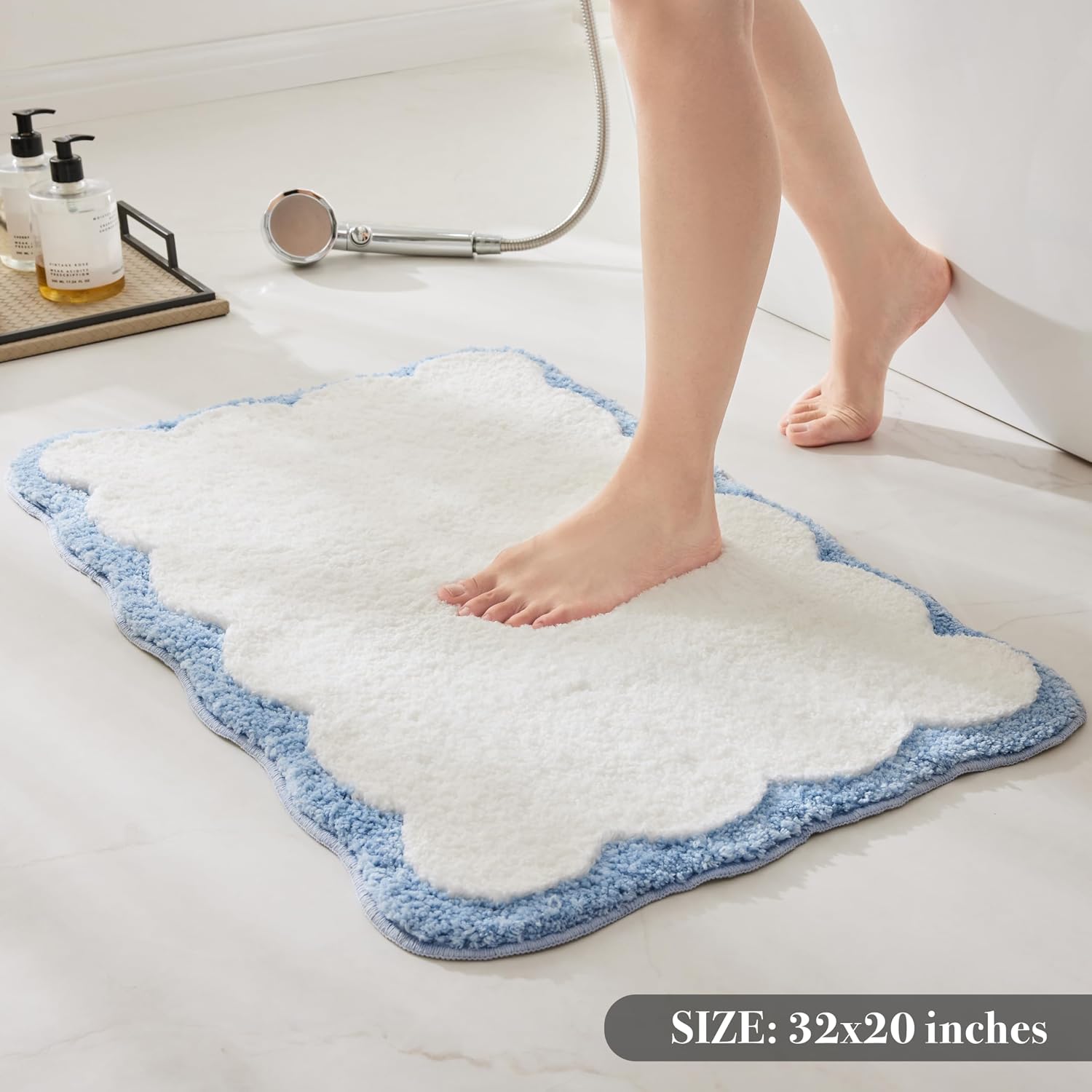 Luxury Microfiber Bathroom Rugs, White Bath Rug With Blue Scalloped Piping Cute Aesthetic Preppy Bath Mat For Bathroom, Tub, Floor Carpet, Sink, Shower, Anti Slip, Absorbent, 32X20
