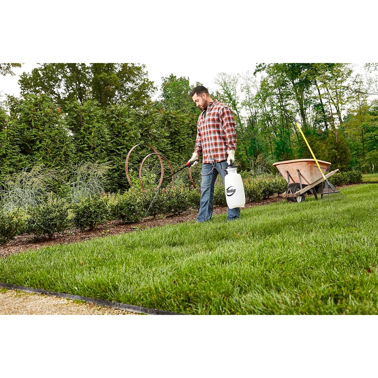 Roundup 190260 2-Gallon Lawn And Garden Sprayer For Controlling Insects And Weeds Or Cleaning Decks And Siding