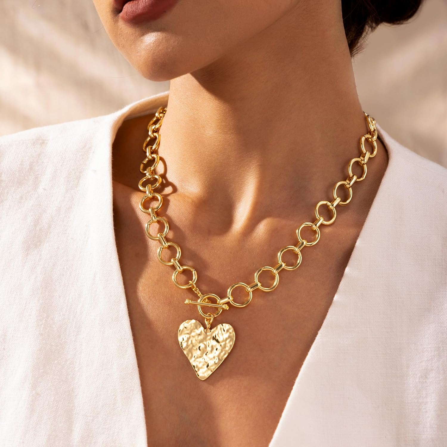 Robaice Mothers Day Gifts Chunky Gold Heart Necklace for Women，14K Gold Plated Chunky Heart Pendant Bold Chain Necklace with Toggle Clasp，Waterproof Non Tarnish Hypoallergenic Chunky Statement Jewelry Gift for Women