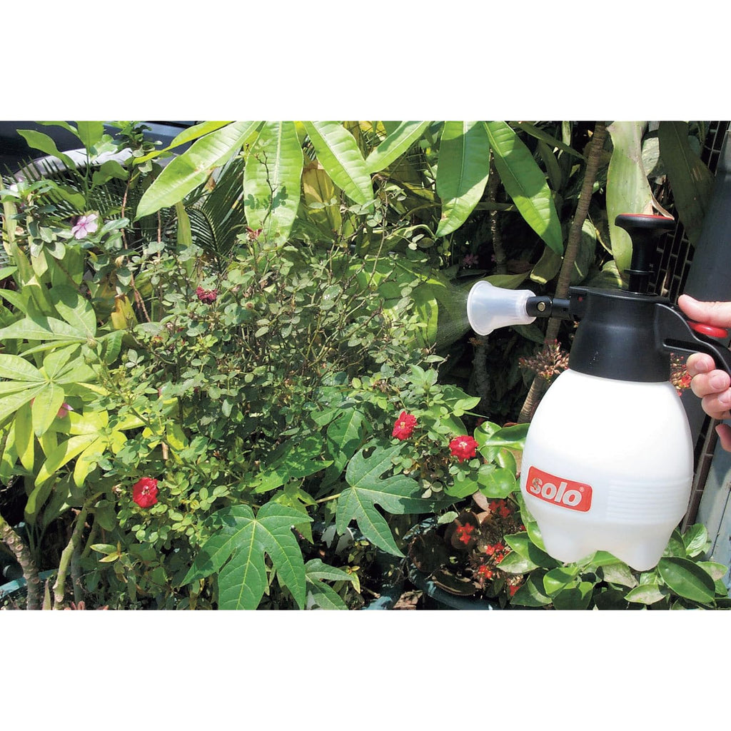 Solo 418 One-Hand Pressure Sprayer, 1-Liter, Ergonomic Grip For Gardening, Fertilizing, Cleaning & General Use Spraying