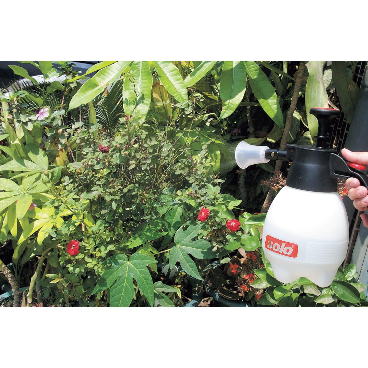 Solo 418 One-Hand Pressure Sprayer, 1-Liter, Ergonomic Grip For Gardening, Fertilizing, Cleaning & General Use Spraying